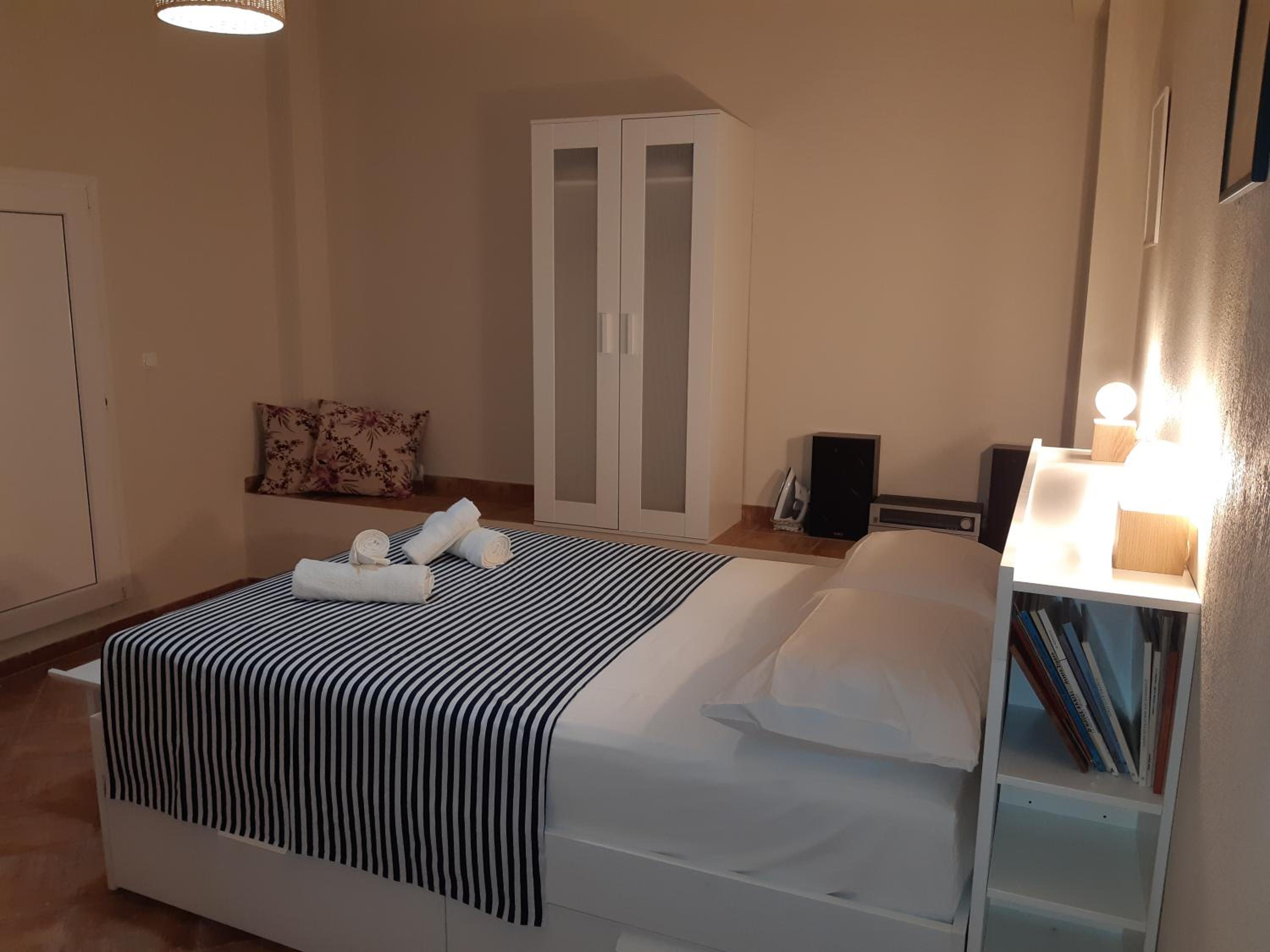 Two-Bedroom House - Photo 9