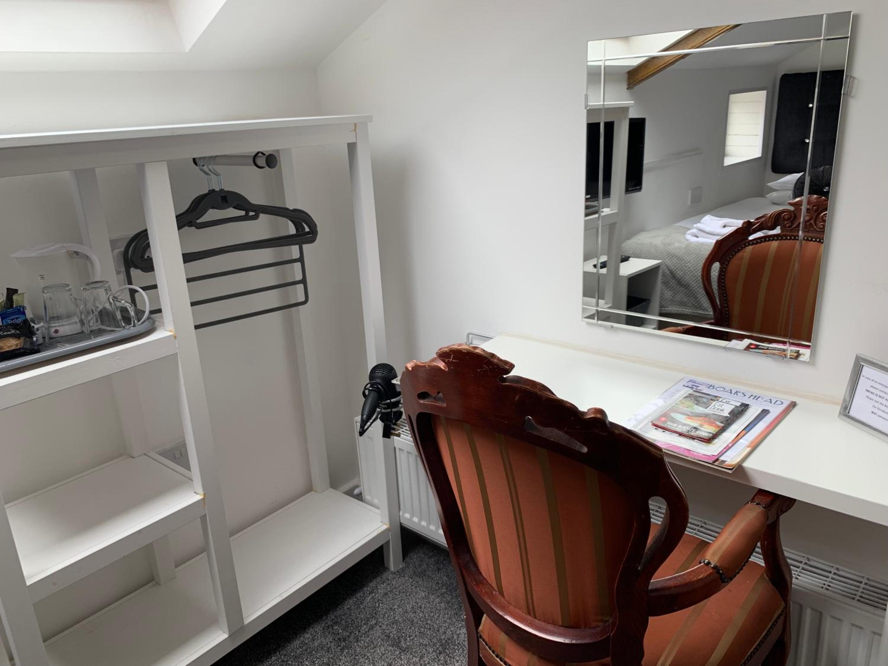 Deluxe Twin Room with River View & Skylight photo 3