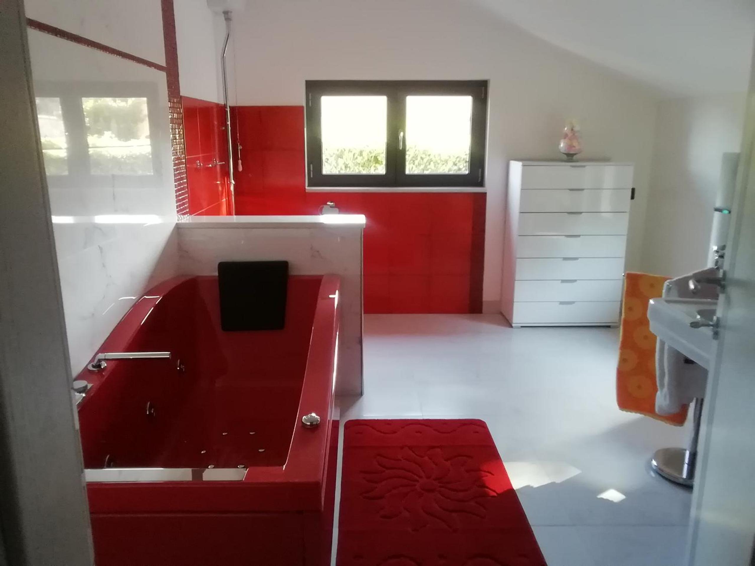 Deluxe Double Room with Balcony and Sea View - Photo 11