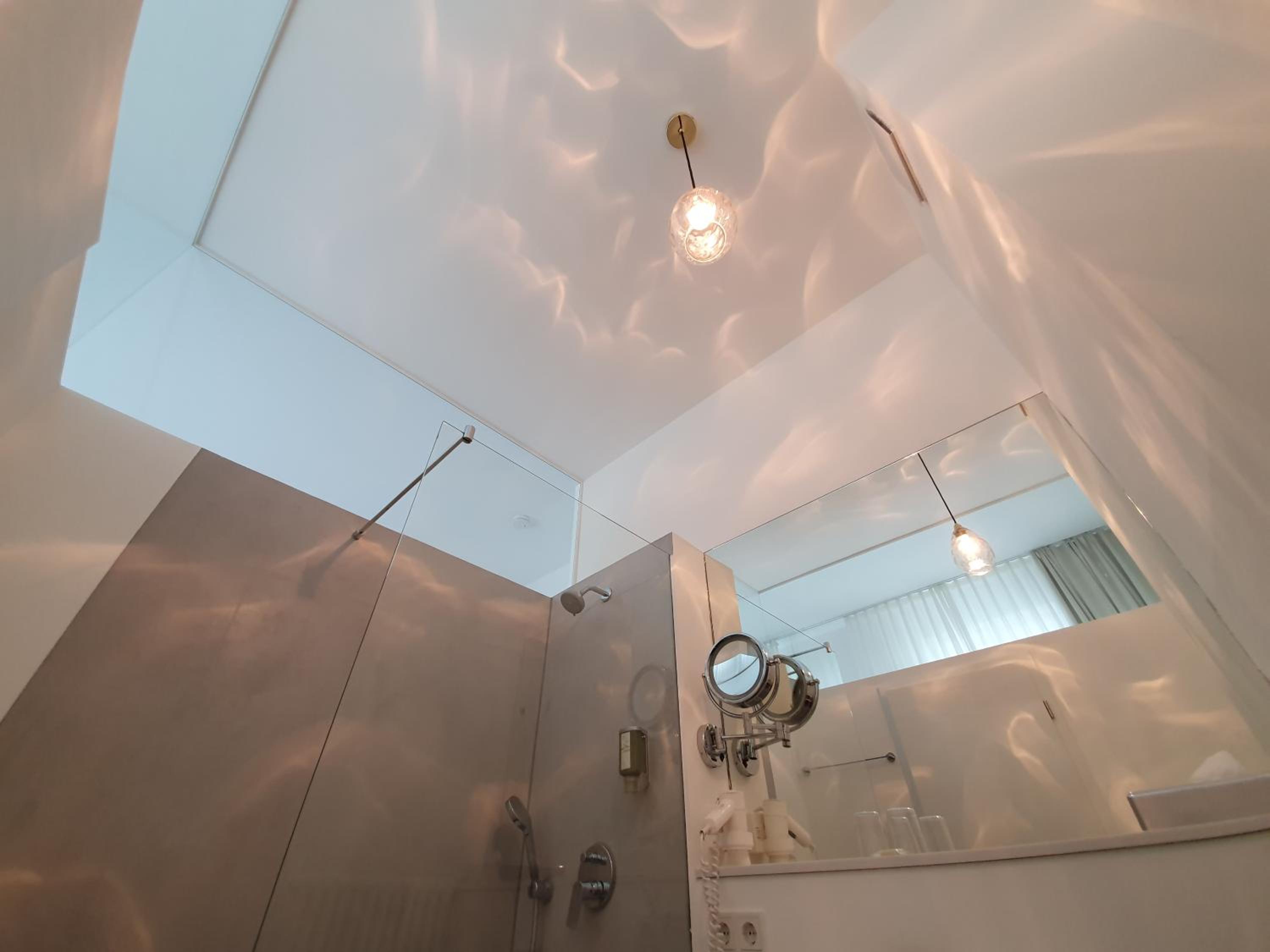 Standard Double Room - Photo 9