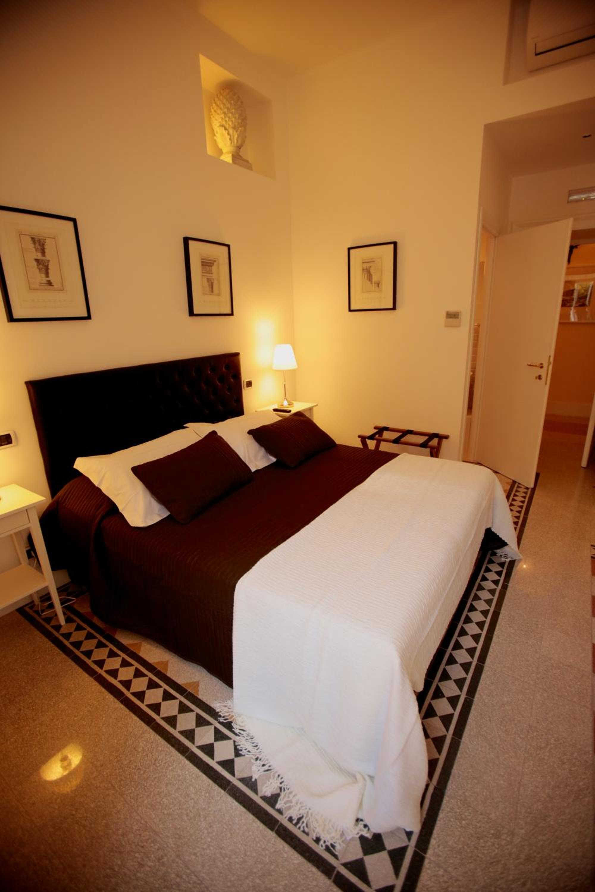 Small Double Room with Garden View and Balcony photo 2