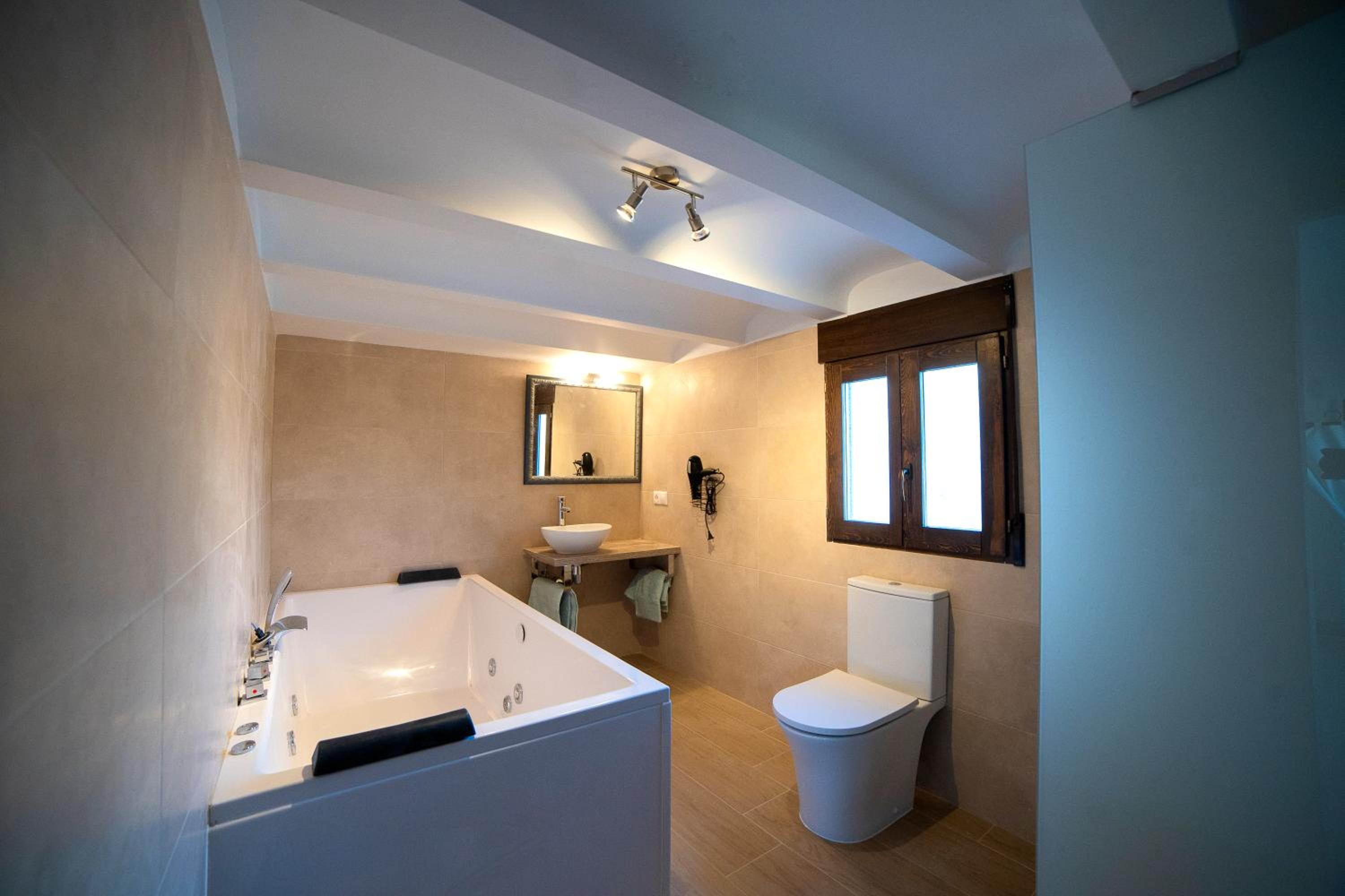 Deluxe Apartment - Photo 2