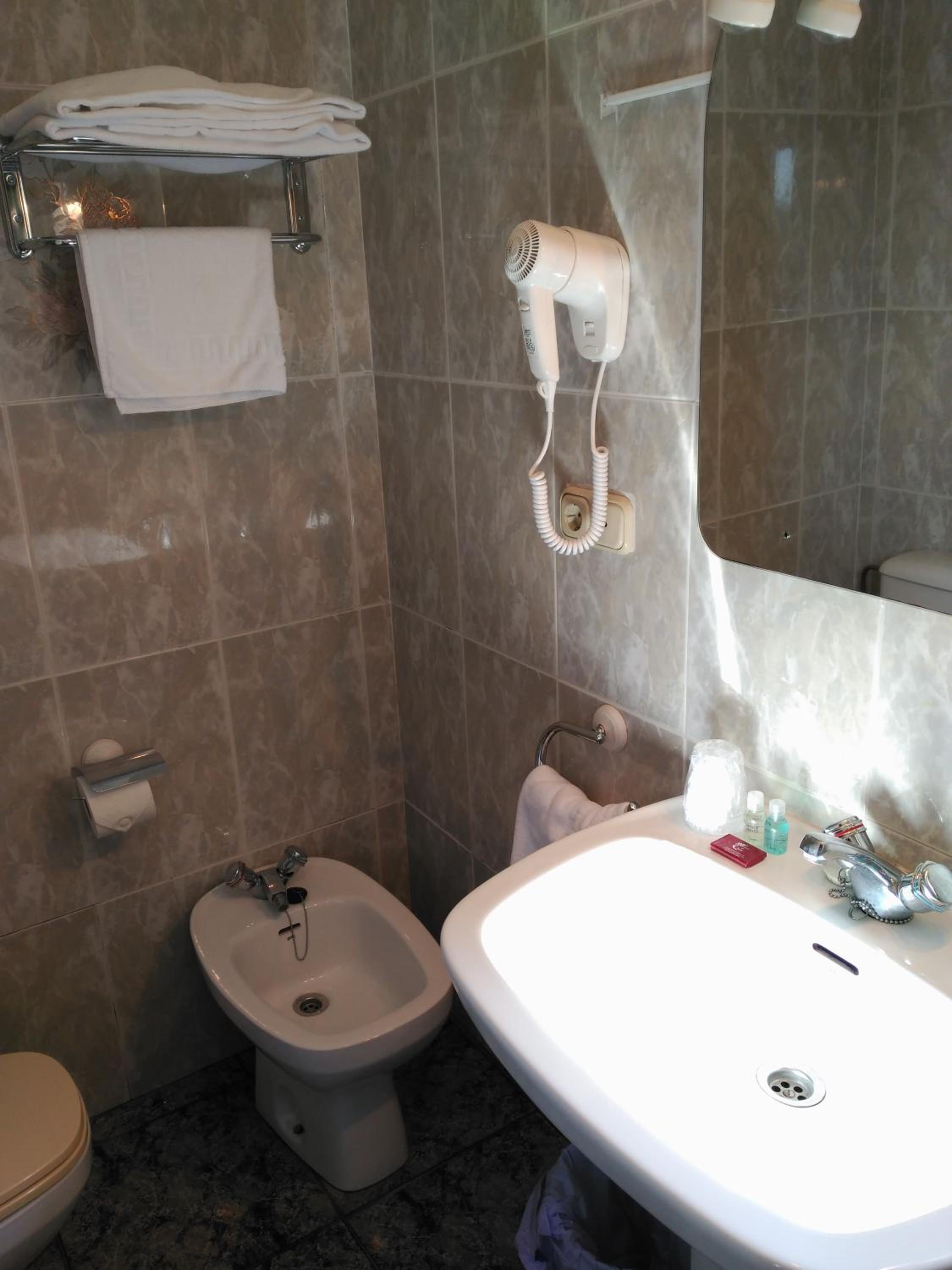 Double Room - Photo 2