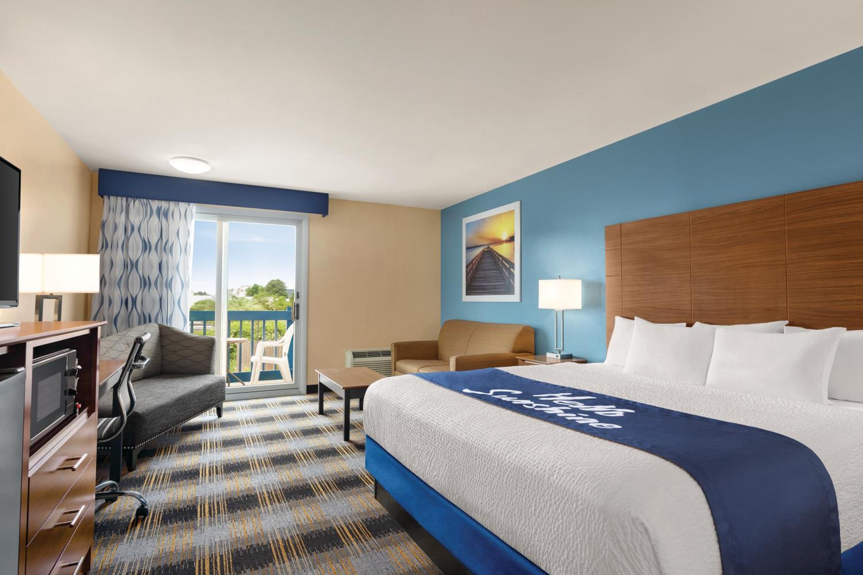 Deluxe King Room - Non-Smoking - Photo 1