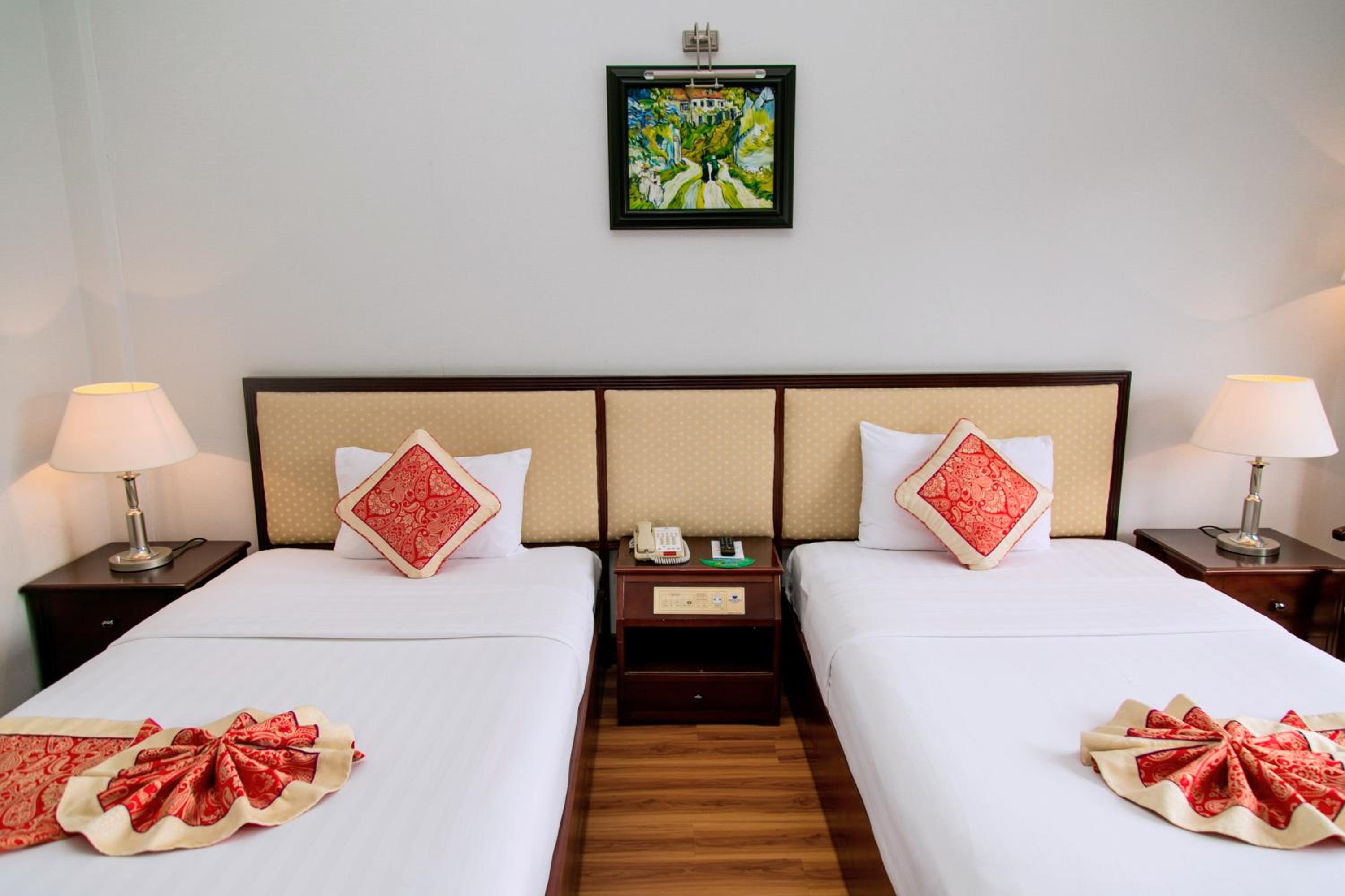 Deluxe Seaview Twin - Photo 8