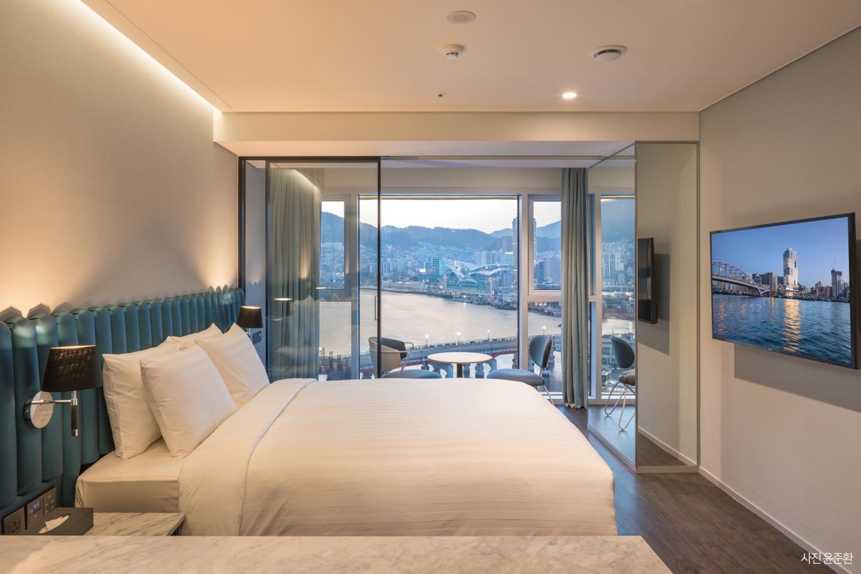 Deluxe Double Room with Partial Ocean View - Photo 1