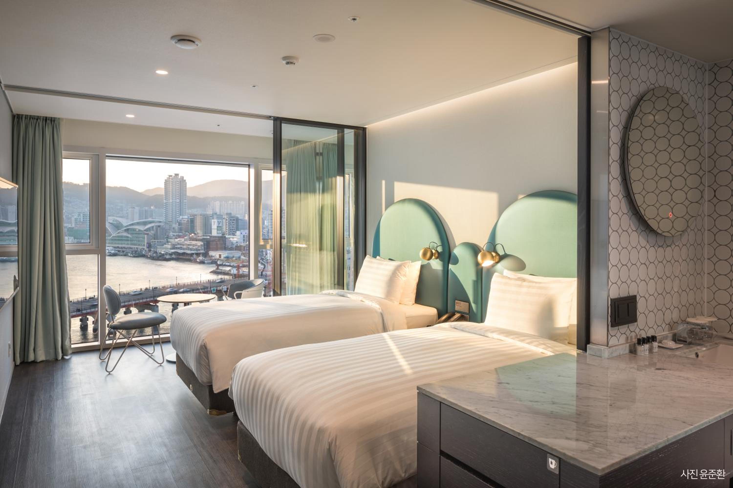 Standard Twin Room with Ocean View - Photo 1