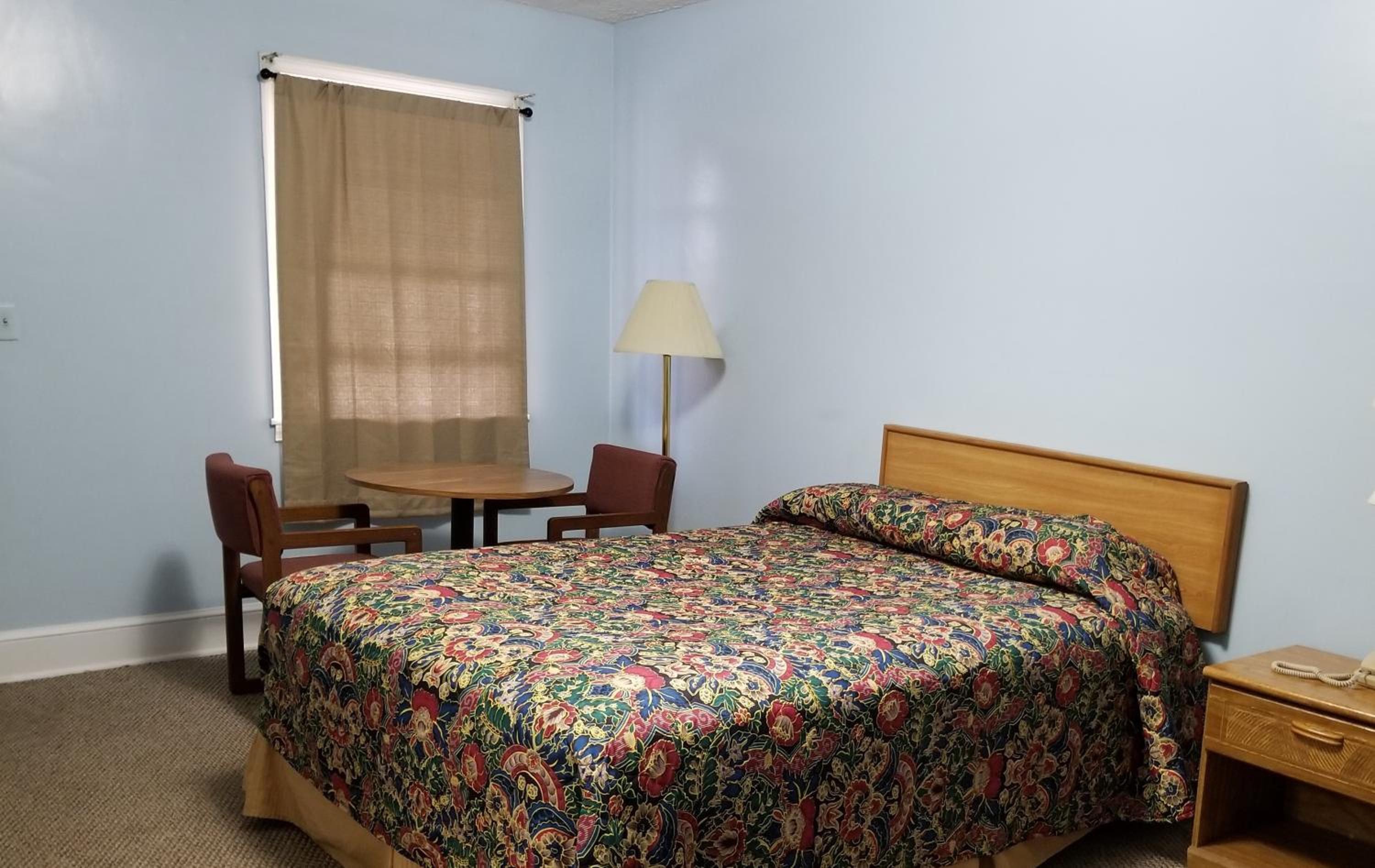 Queen Room photo 2