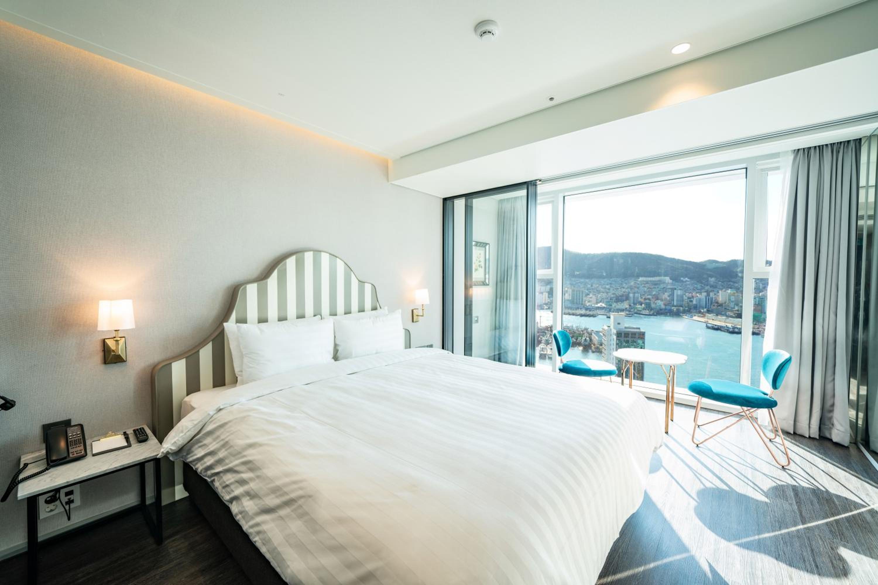 Deluxe Double Room with Ocean View - Photo 11