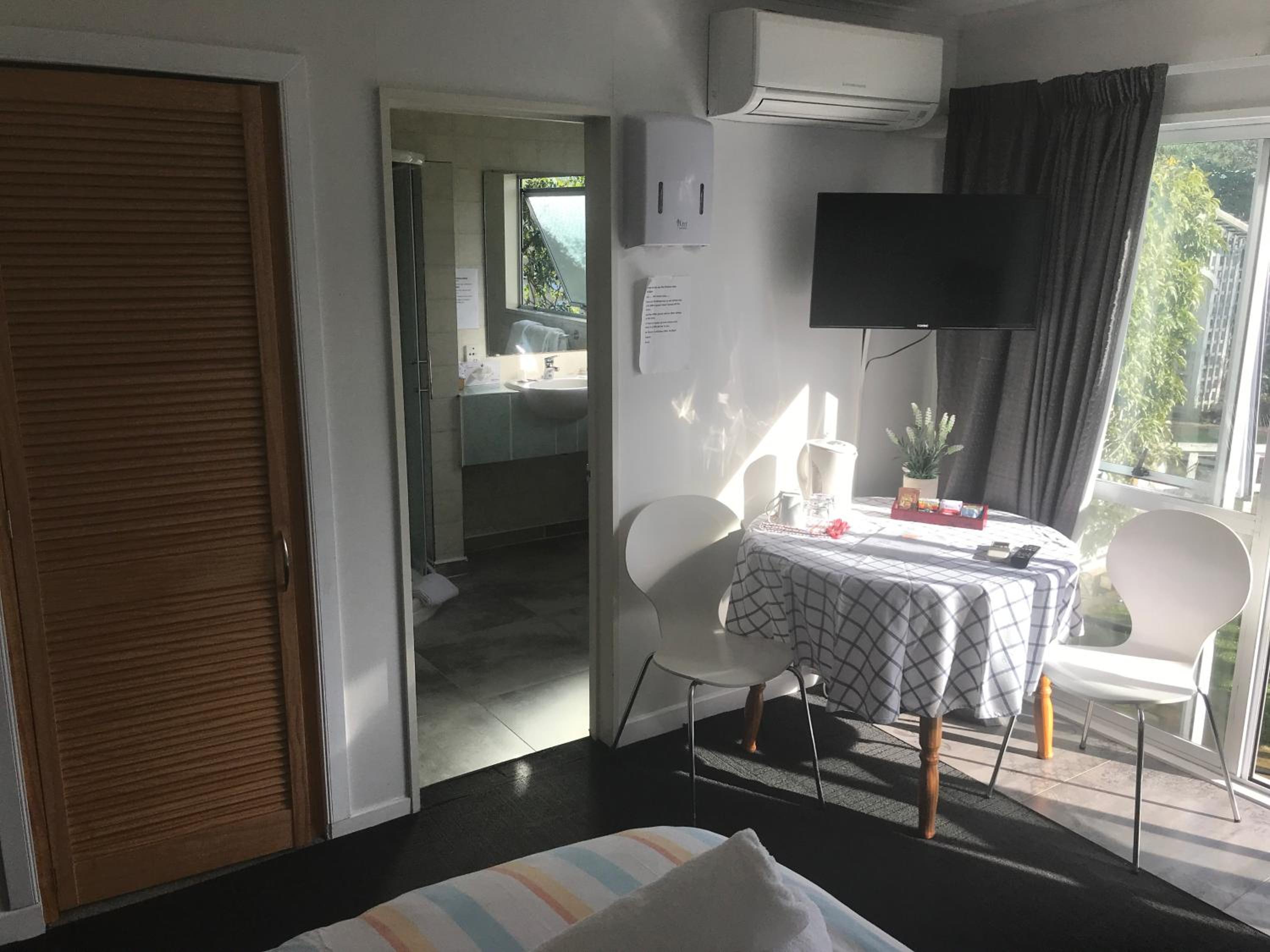 Queen Room with Balcony photo 2