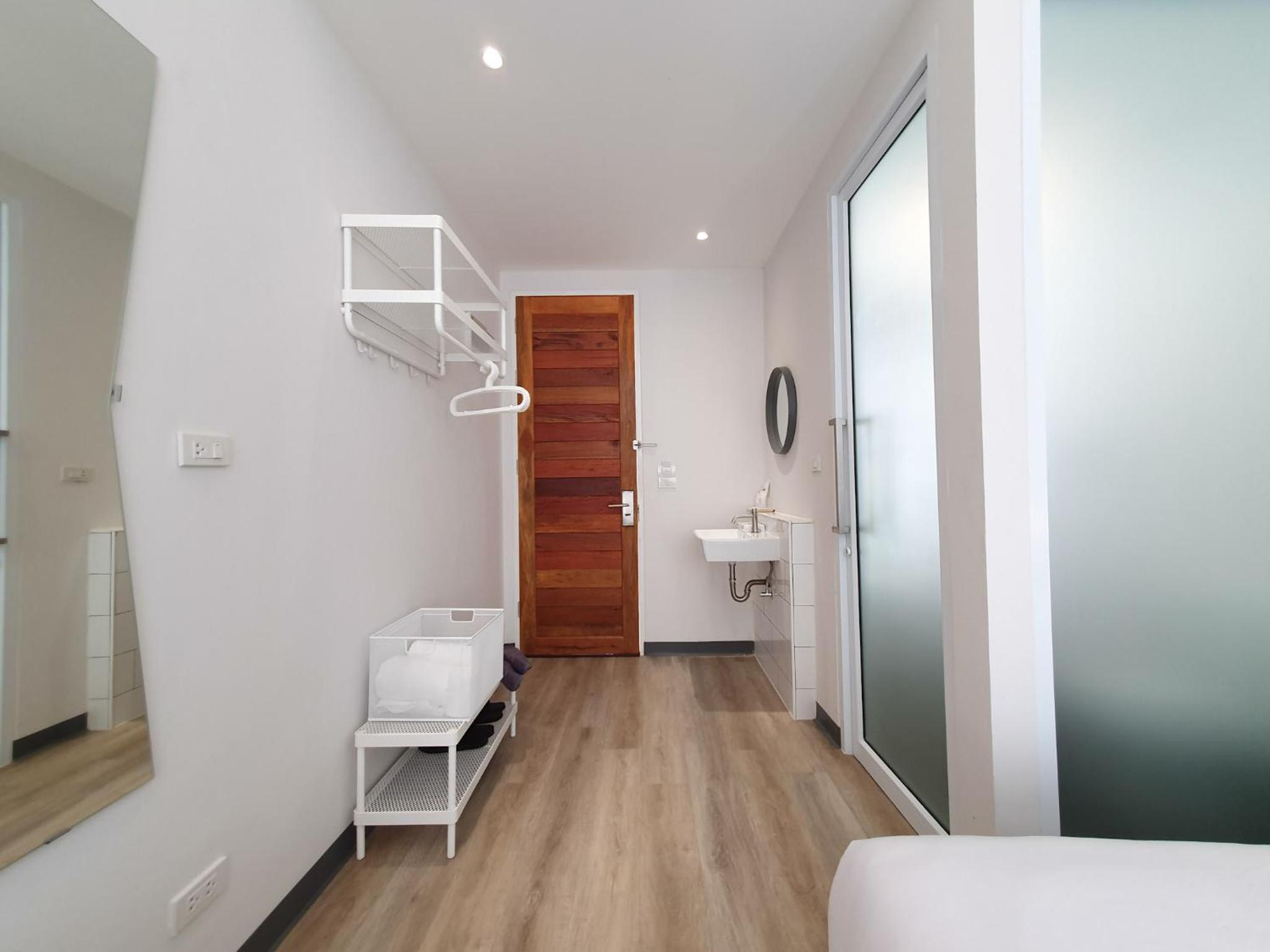 Standard Twin Room - Photo 4