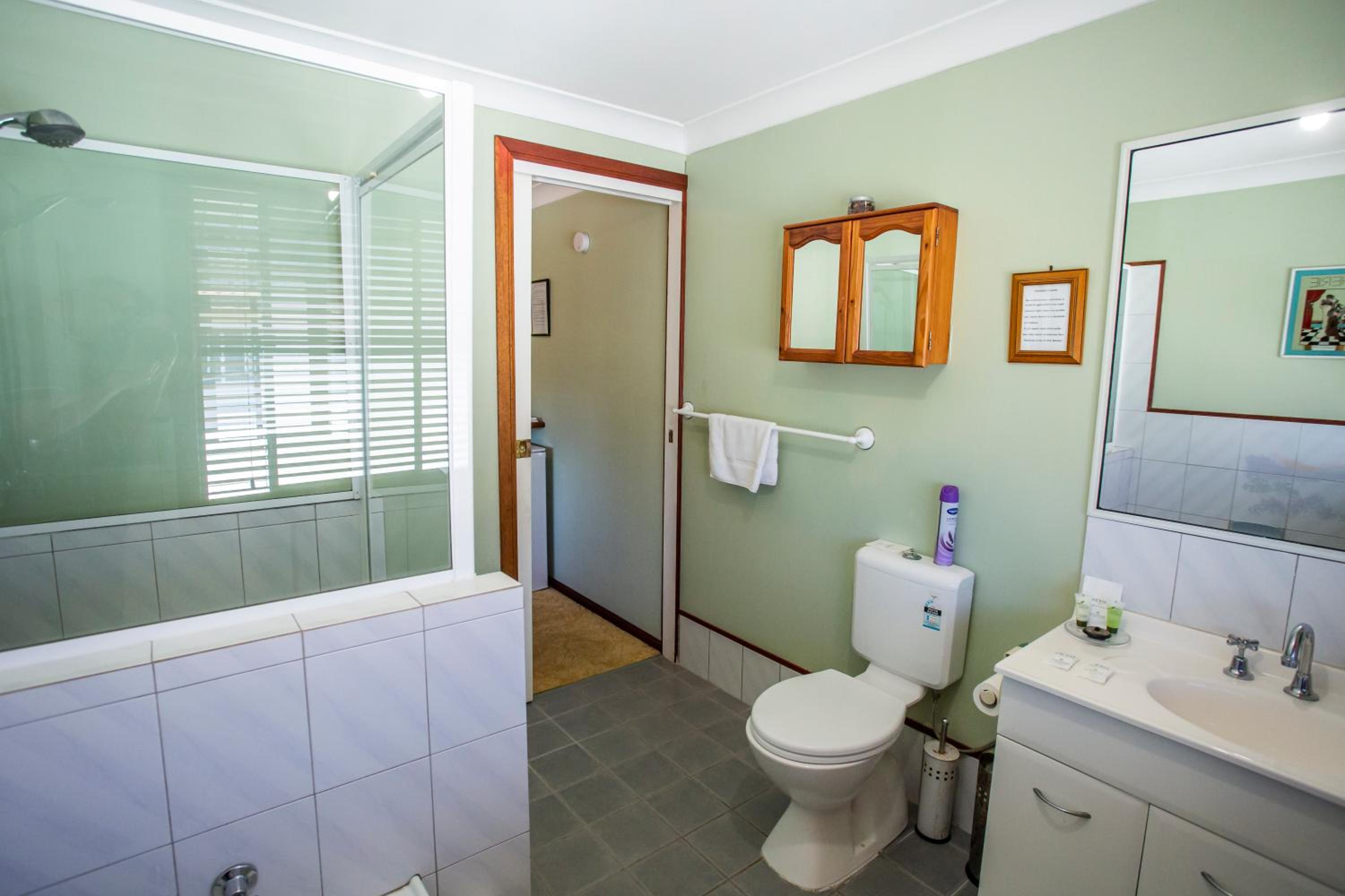 Standard Queen Room photo 2