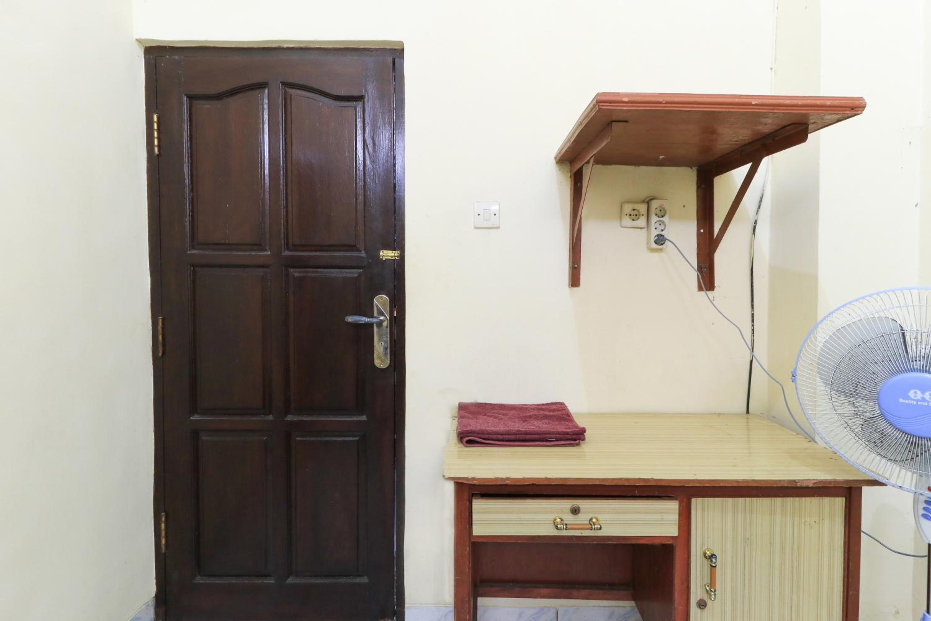 Budget Double Room photo 3