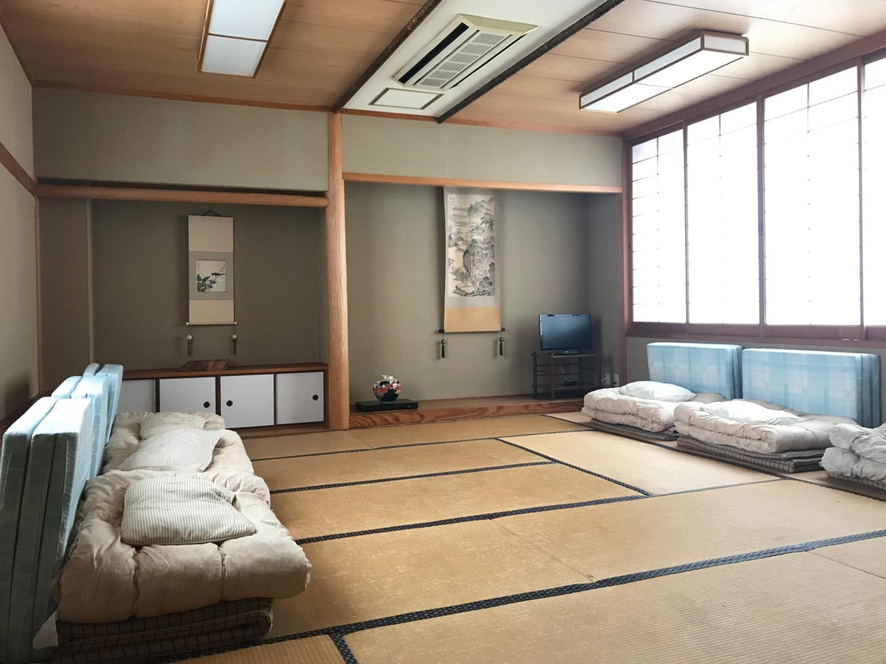  	Single Futon in Japanese-Style Male Dormitory Room photo 2