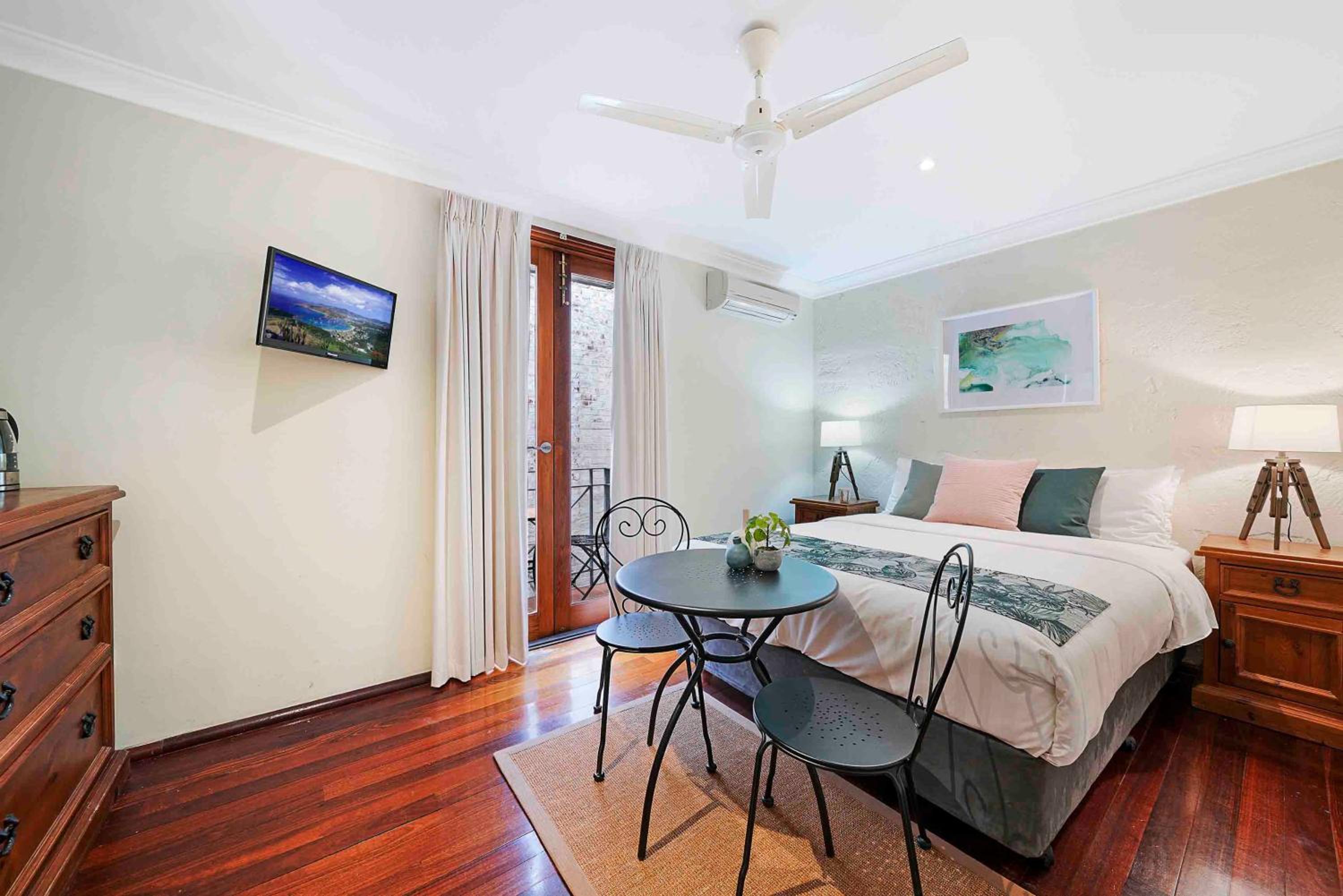 Zuytdorp Queen Room with Balcony photo 1