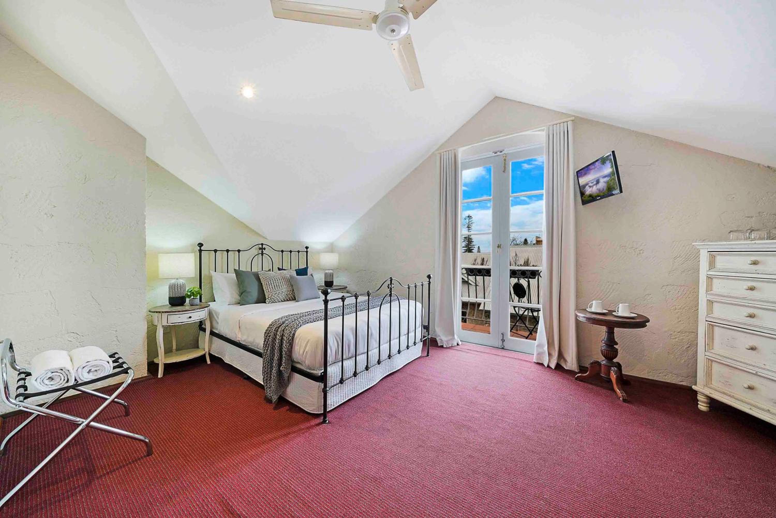 Leeuwin Queen Room with Balcony photo 1
