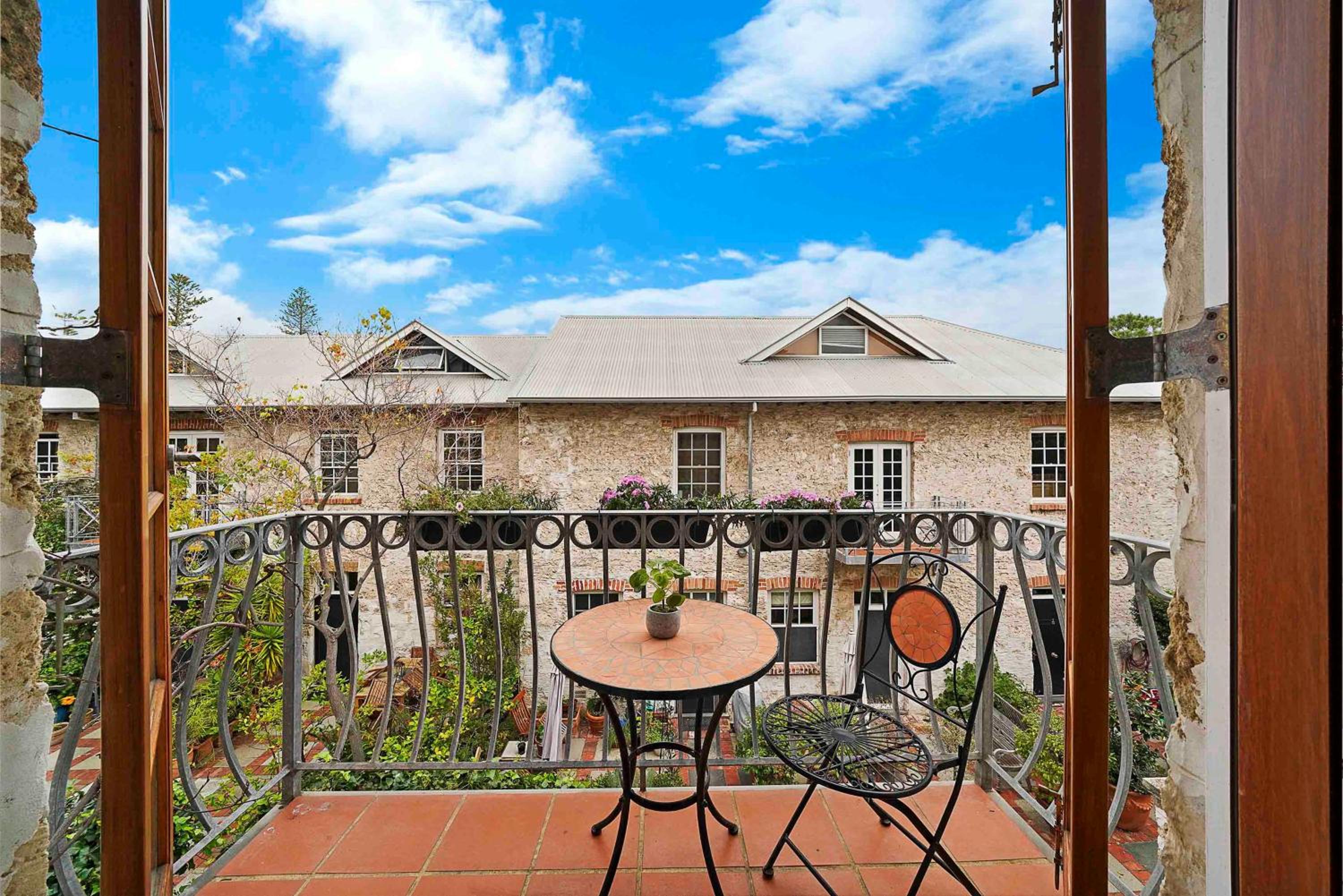 Batavia Queen Room with Balcony photo 3