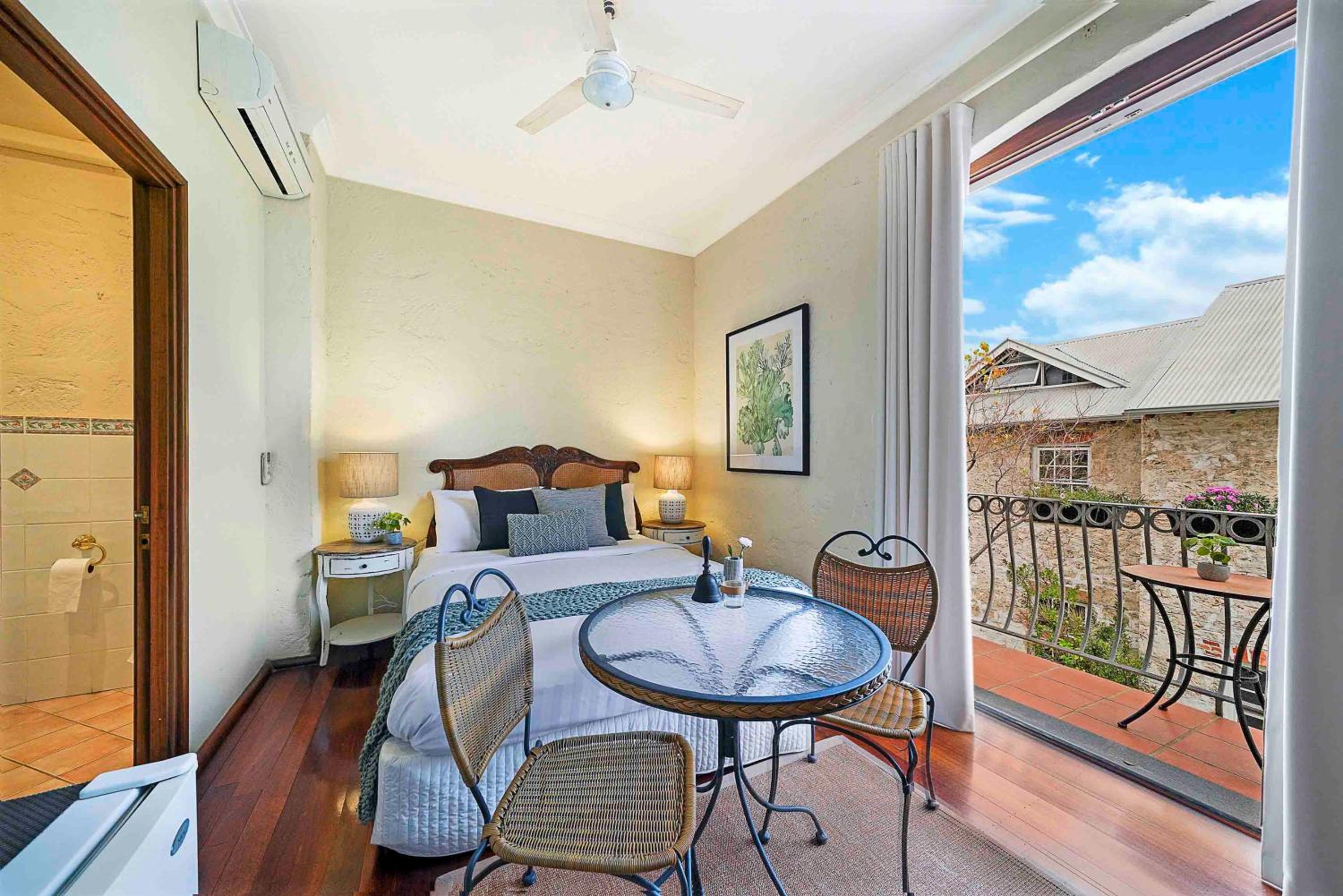 Batavia Queen Room with Balcony photo 1