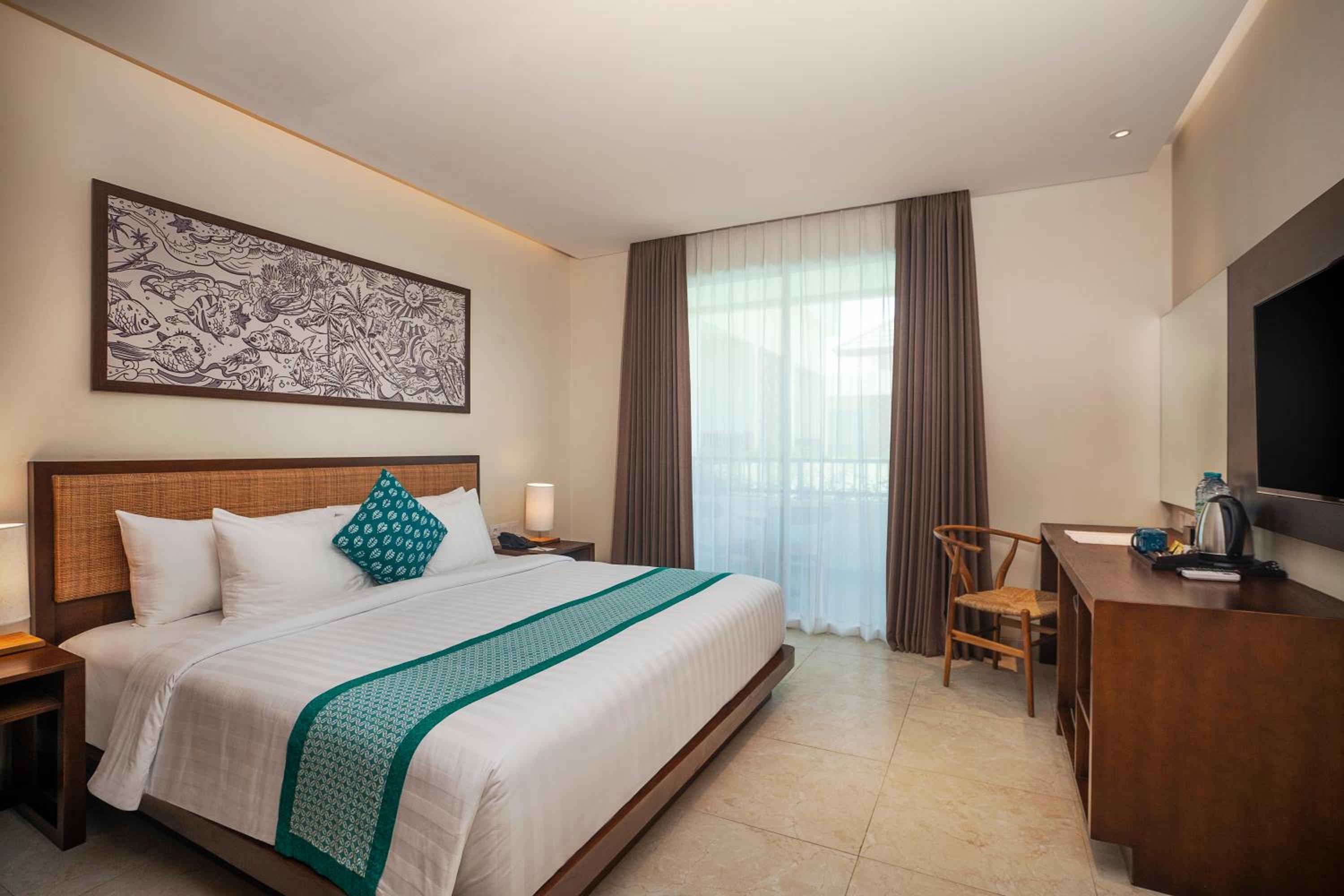 Deluxe Suite with Free Benefit - Photo 1