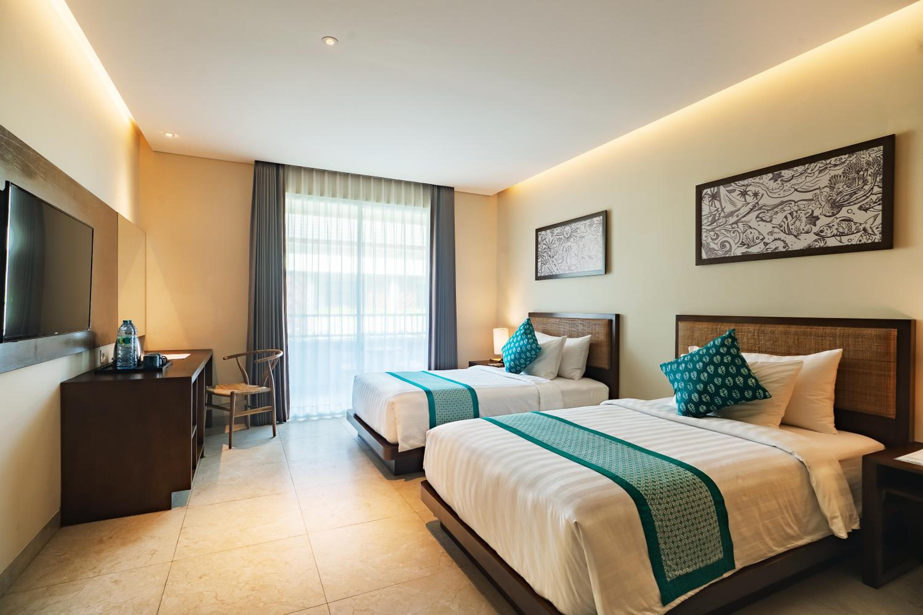 Suite with Free Benefit - Photo 1
