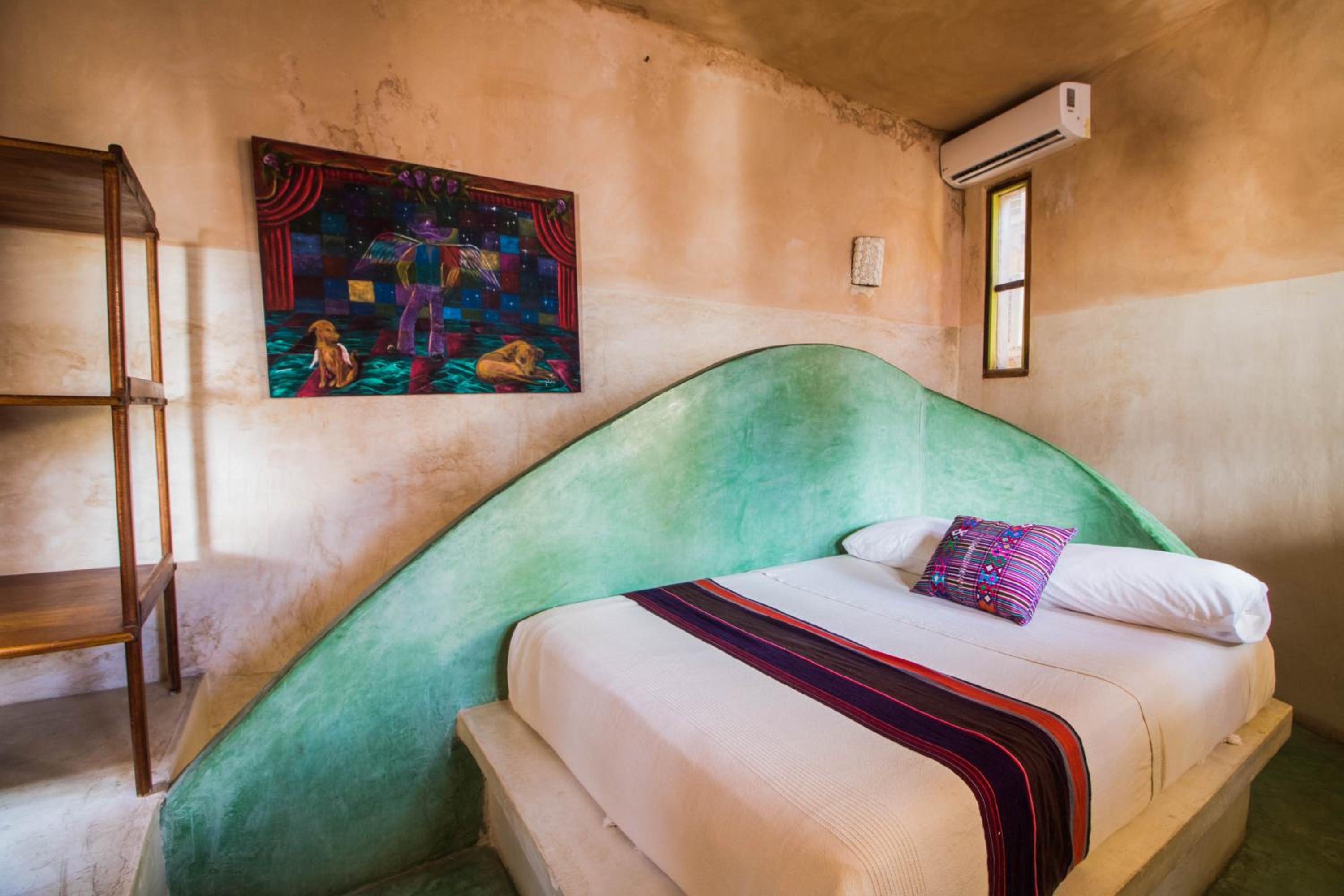 Room with Partial Ocean View 1 king bed and 1 double bed  - Photo 5