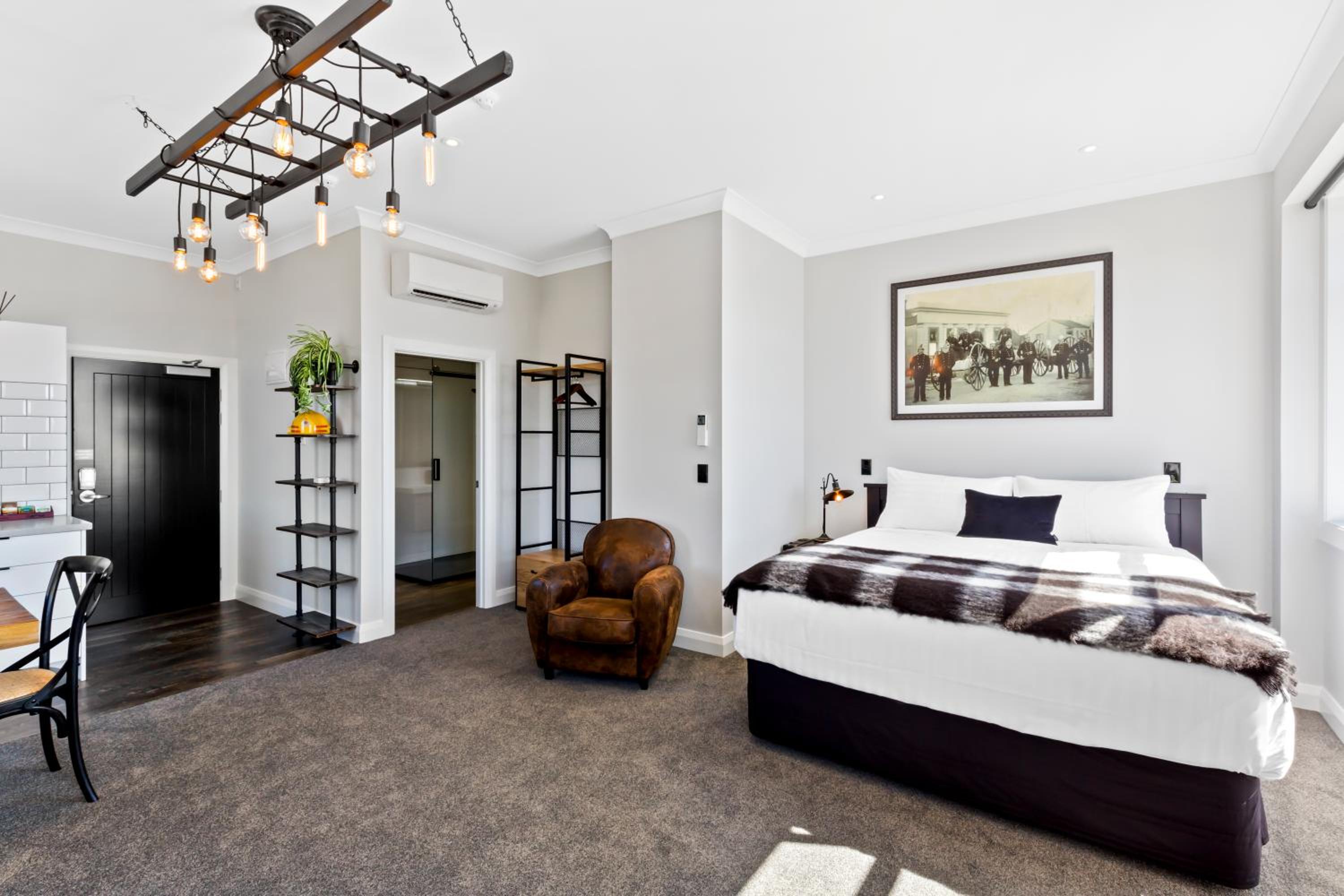 Studio Apartment - Photo 7
