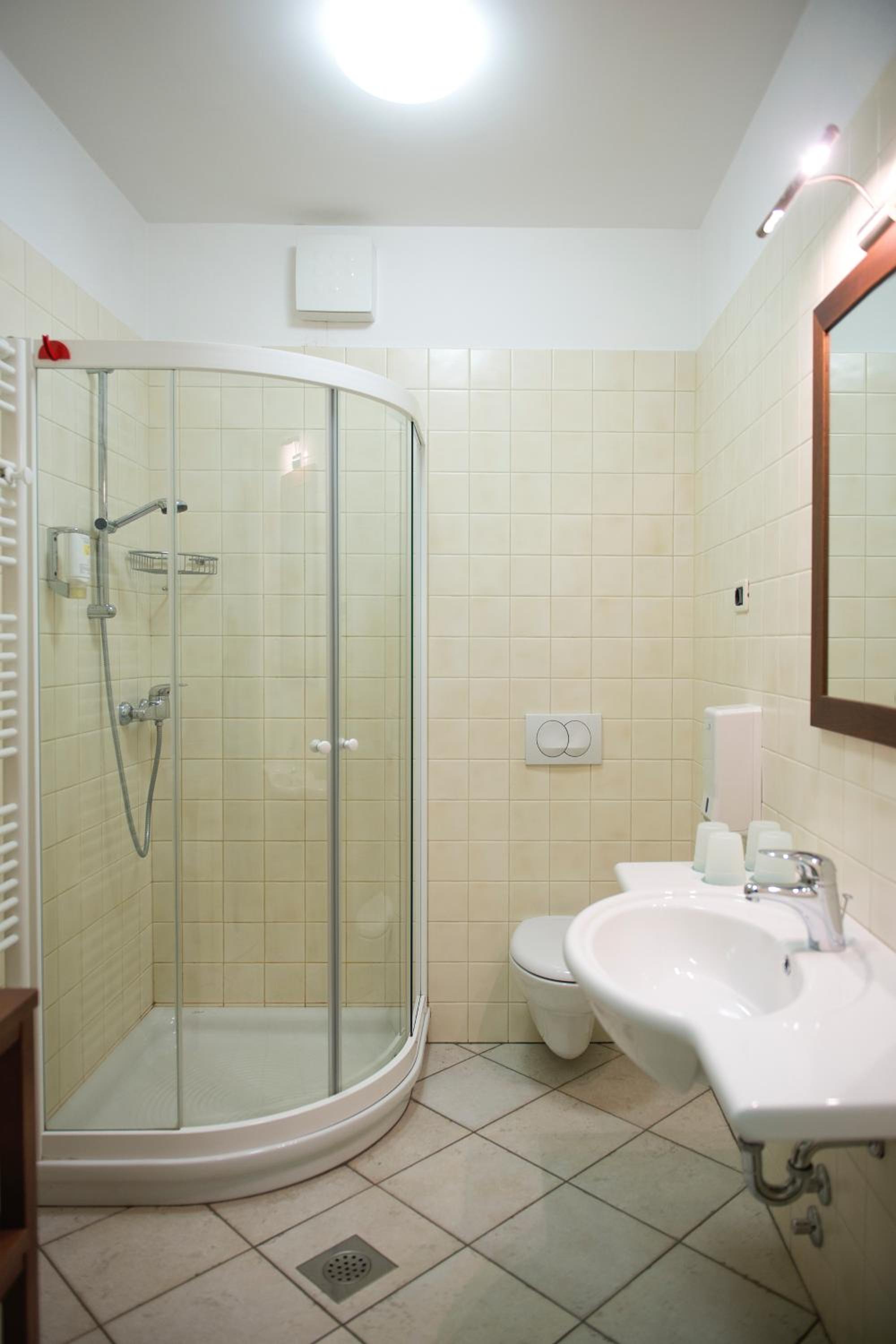 Apartment - Ground Floor - Photo 2