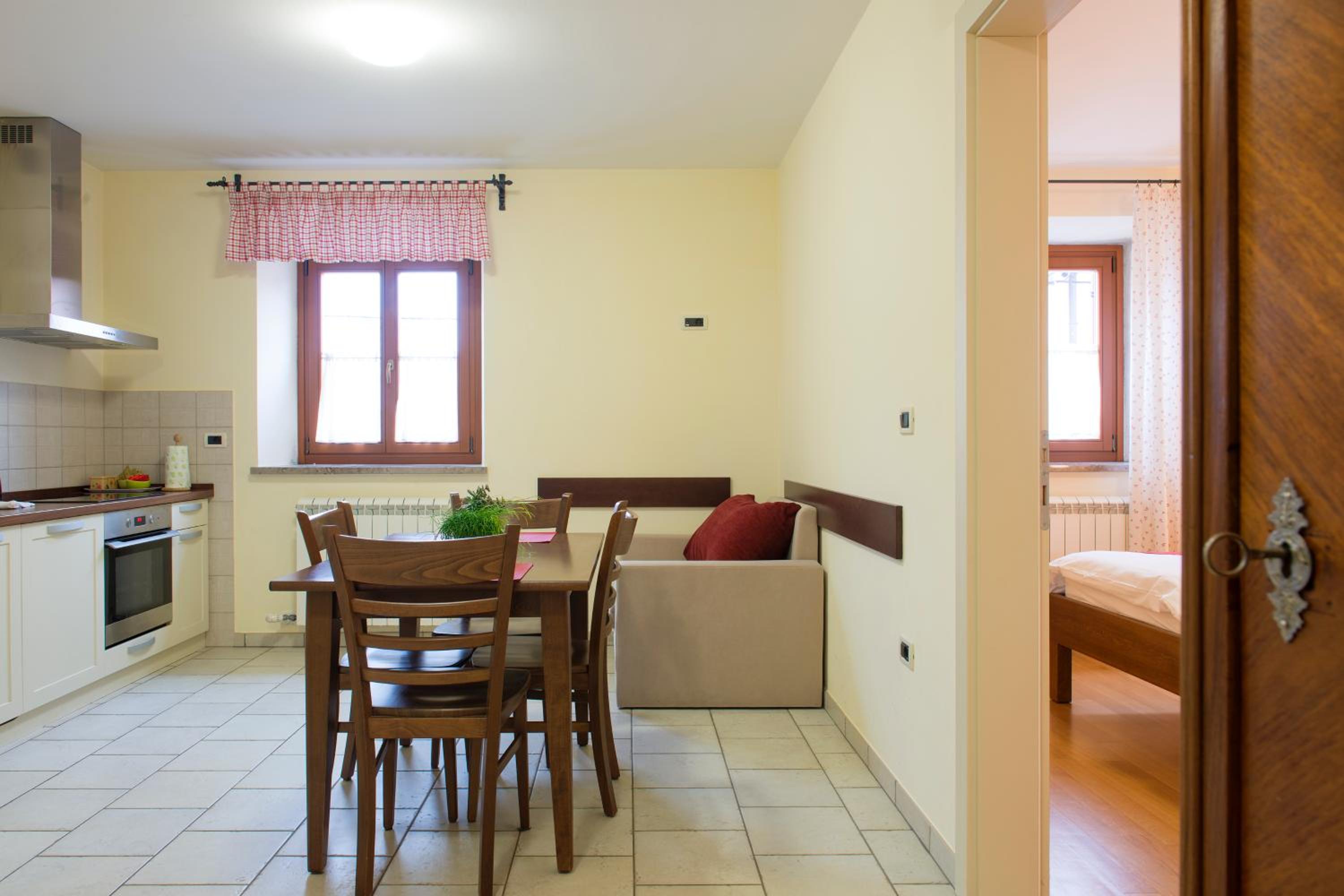 Apartment with Shower - Photo 3