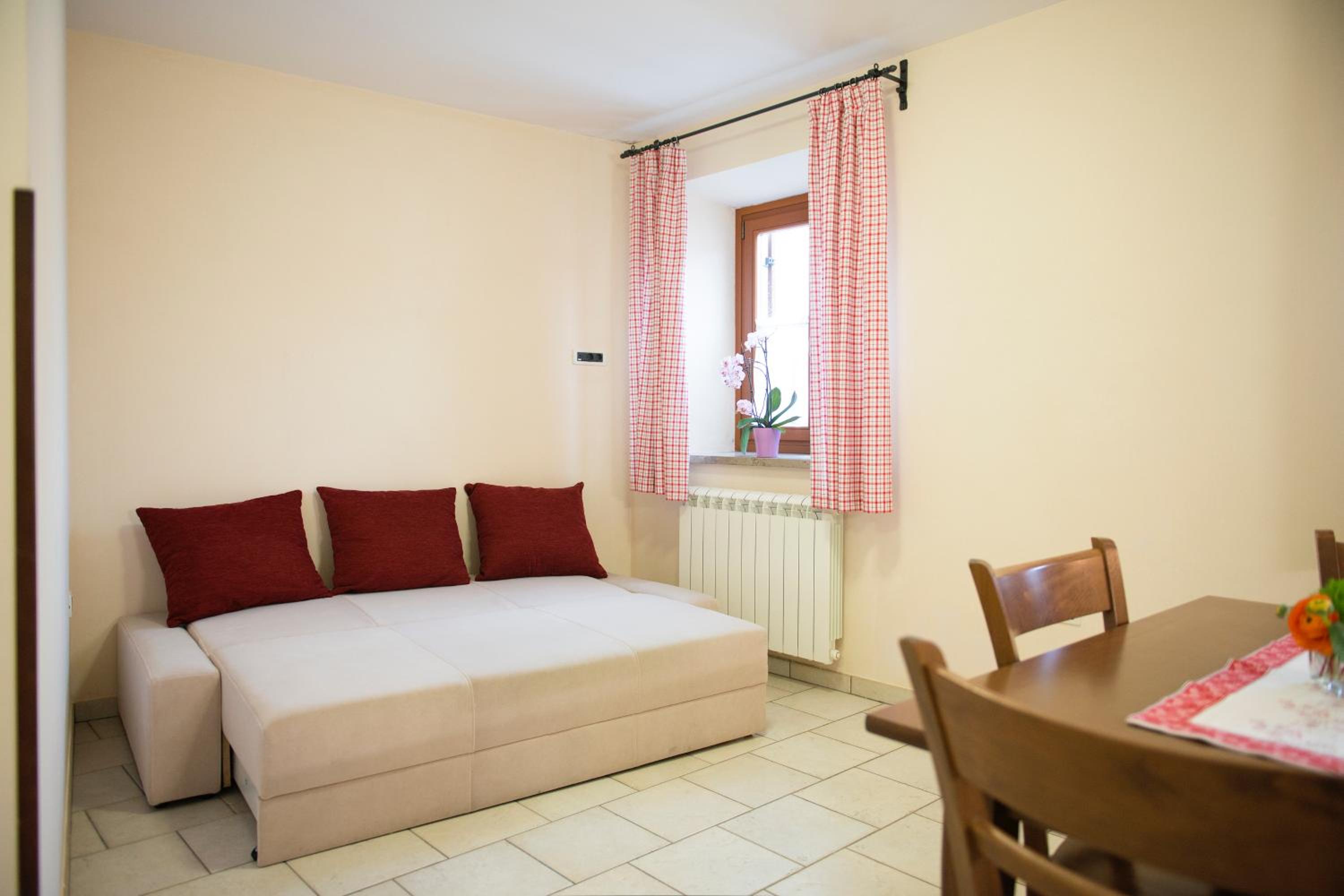 One-Bedroom Apartment - Photo 5