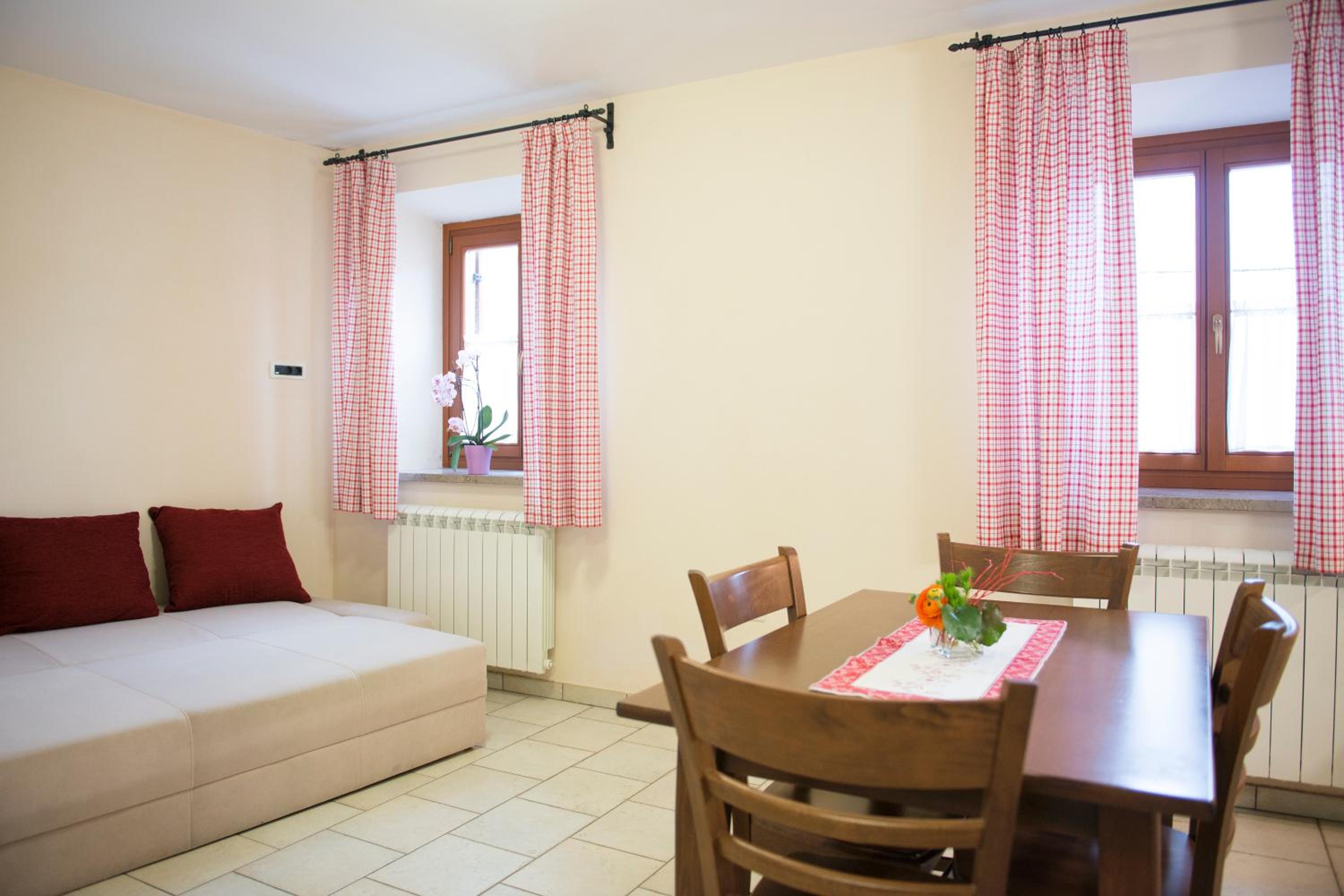 One-Bedroom Apartment - Photo 7
