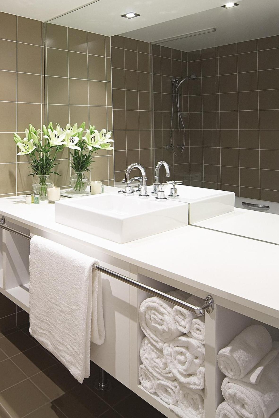 Standard King Room - Photo 5