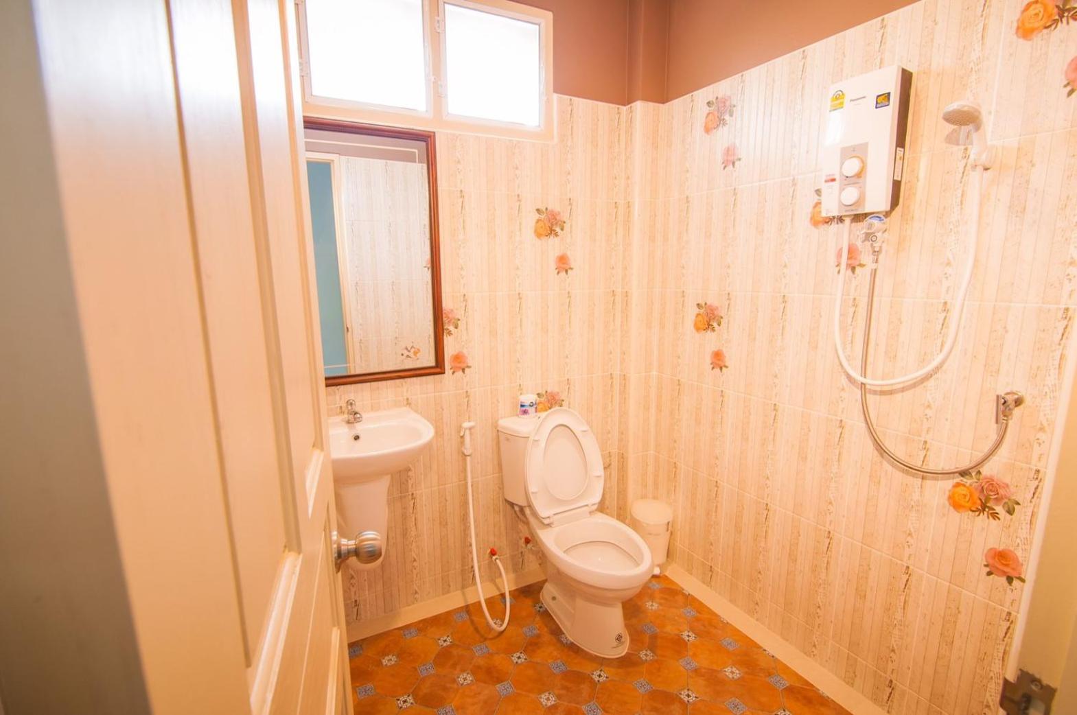 Double Room - Photo 6