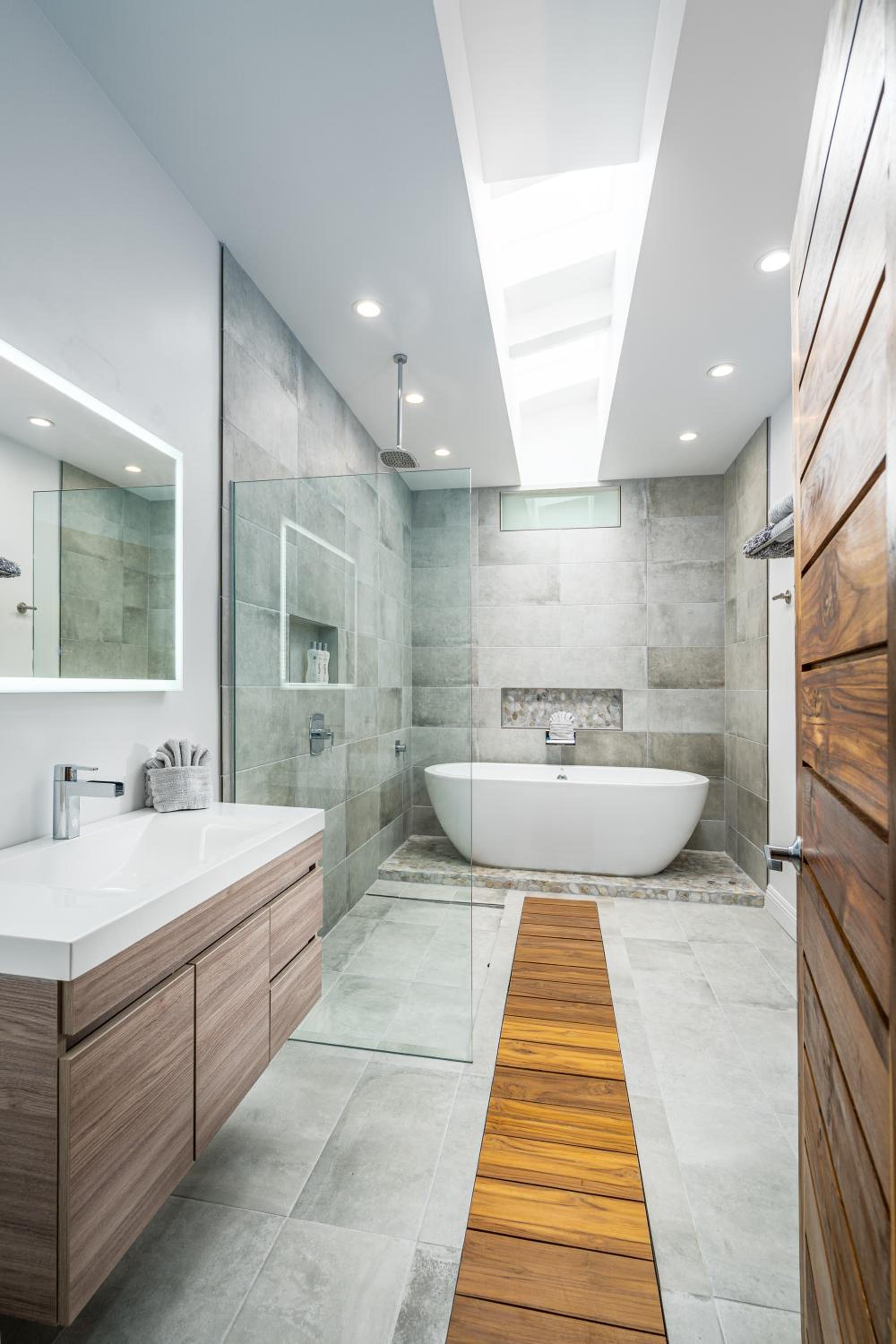 Deluxe Suite with Spa Bath photo 3