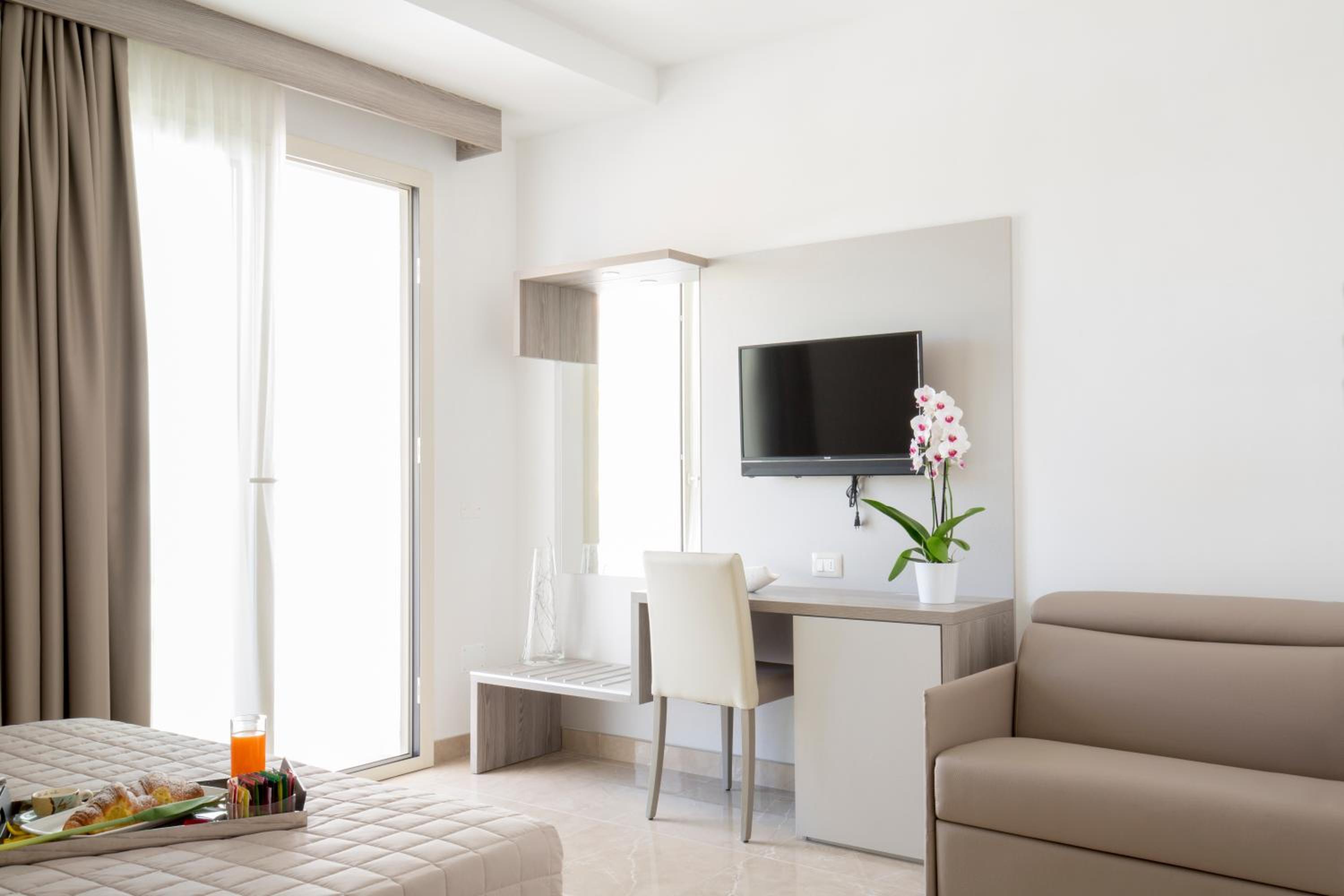 Triple Room with Terrace photo 3