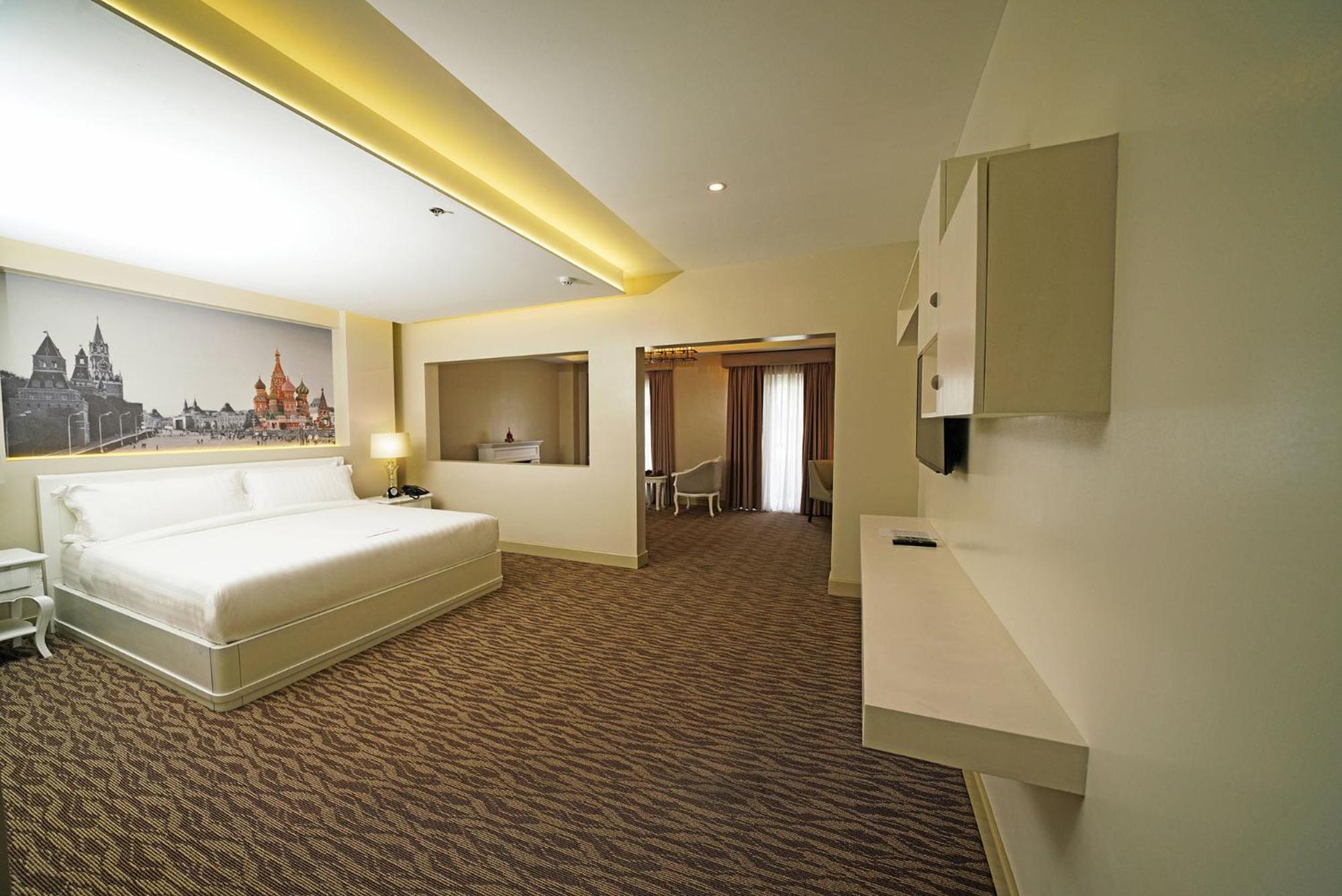 Royal Suite - Photo 13