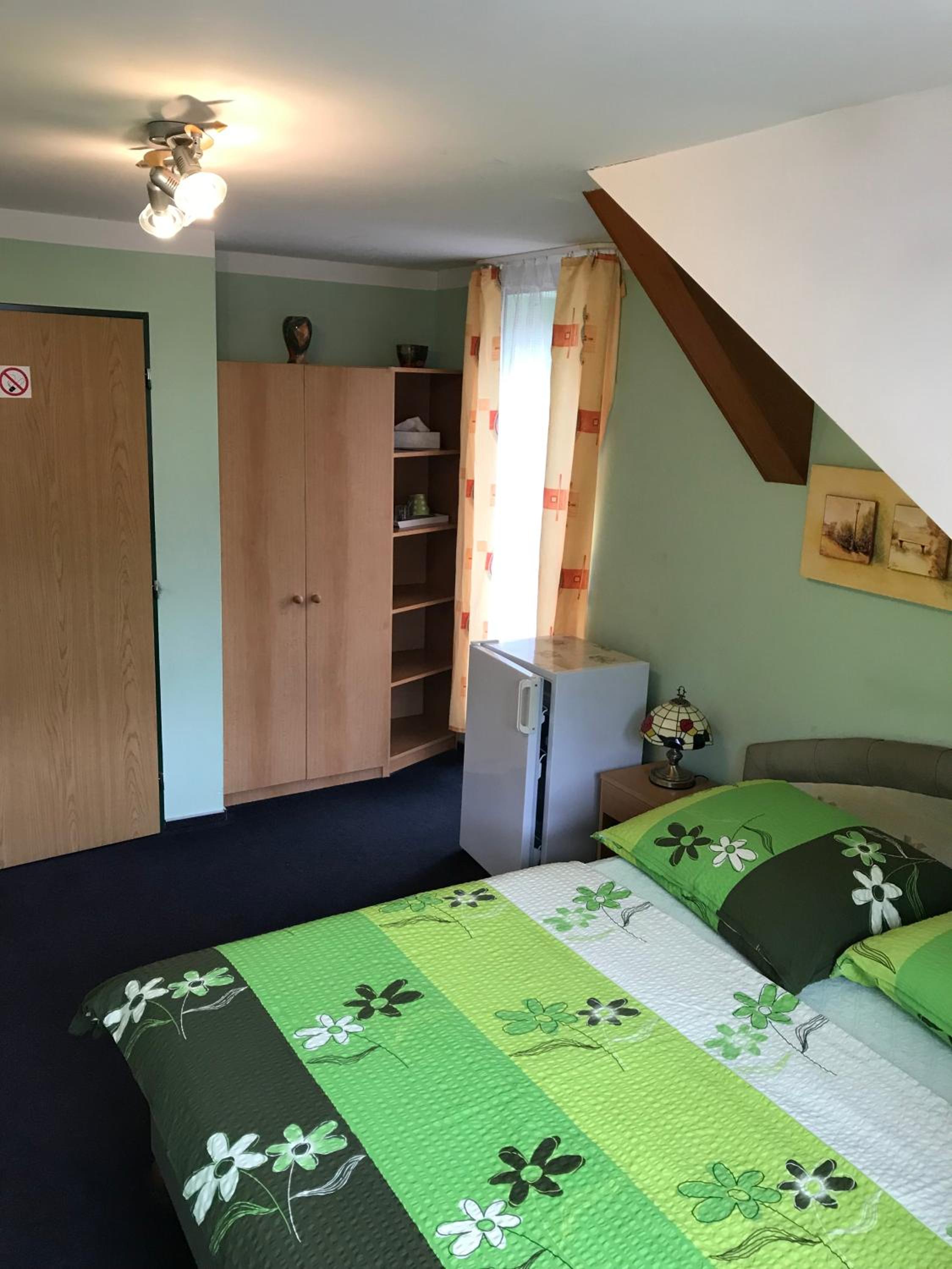 Double Room with Balcony - Photo 15