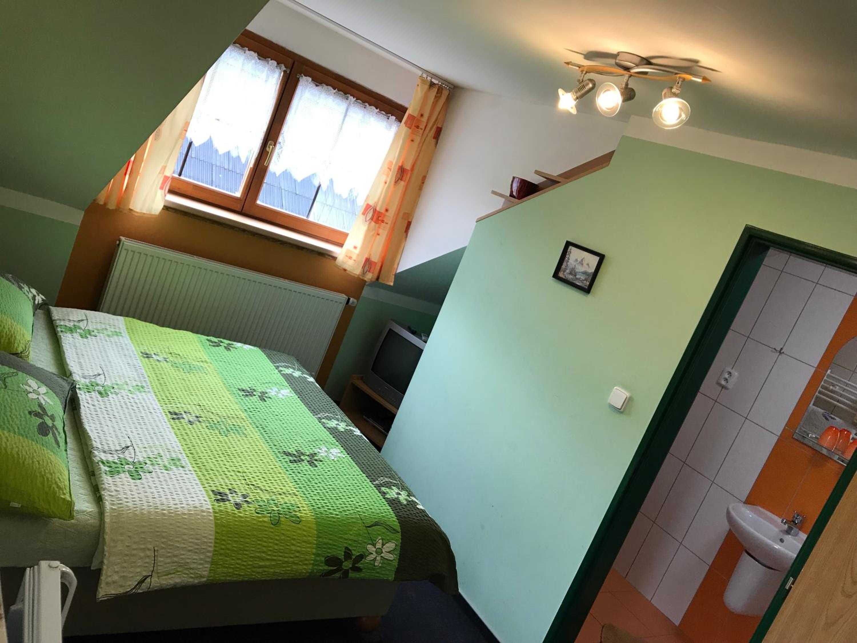 Double Room with Balcony - Photo 11