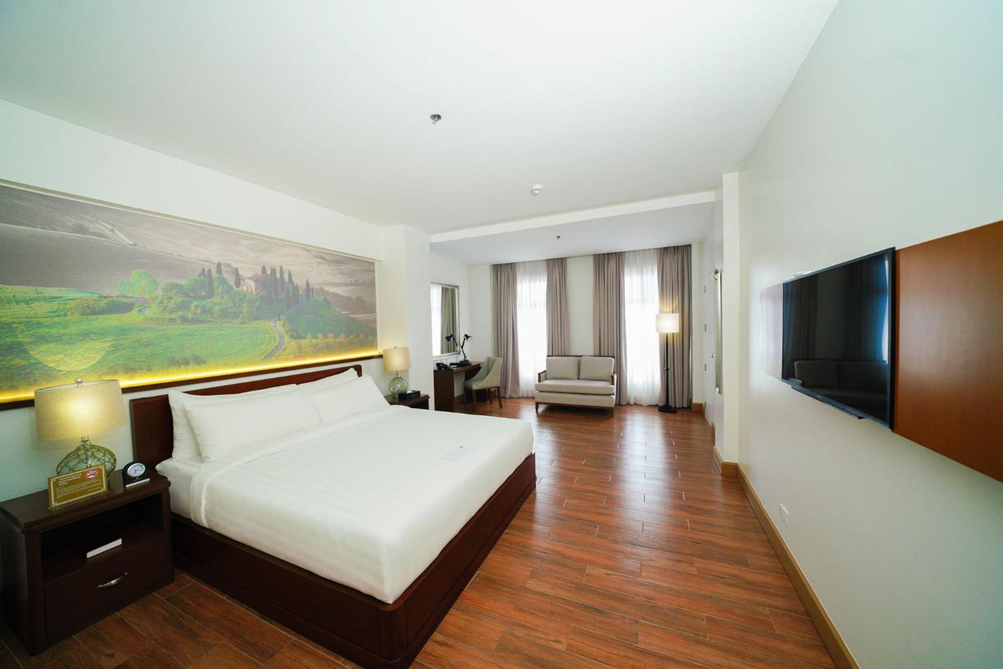 Deluxe Suite King - Photo 1