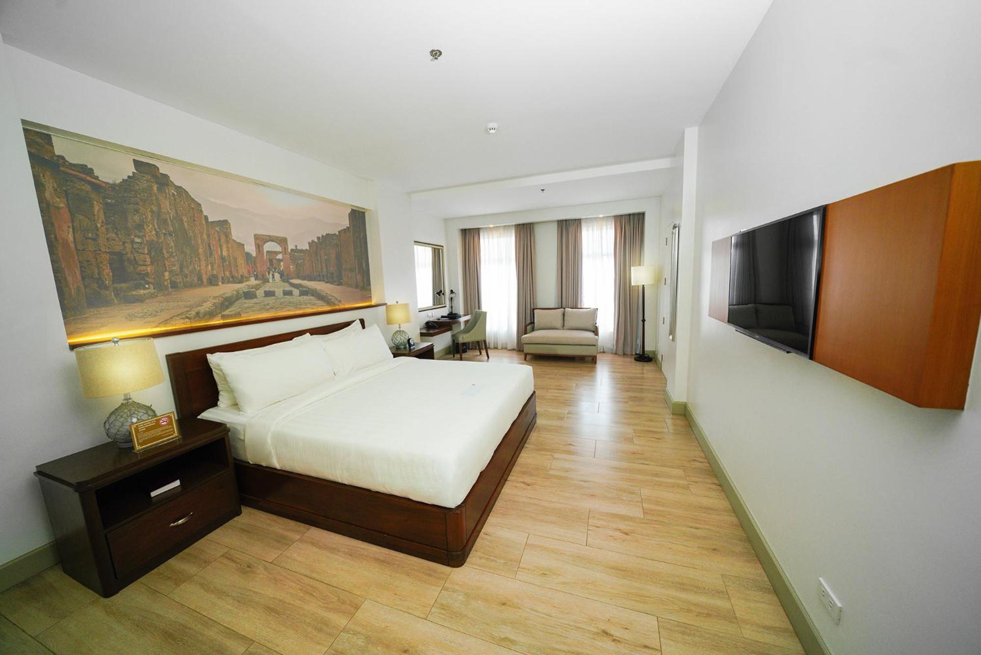 Deluxe Suite King - Photo 2
