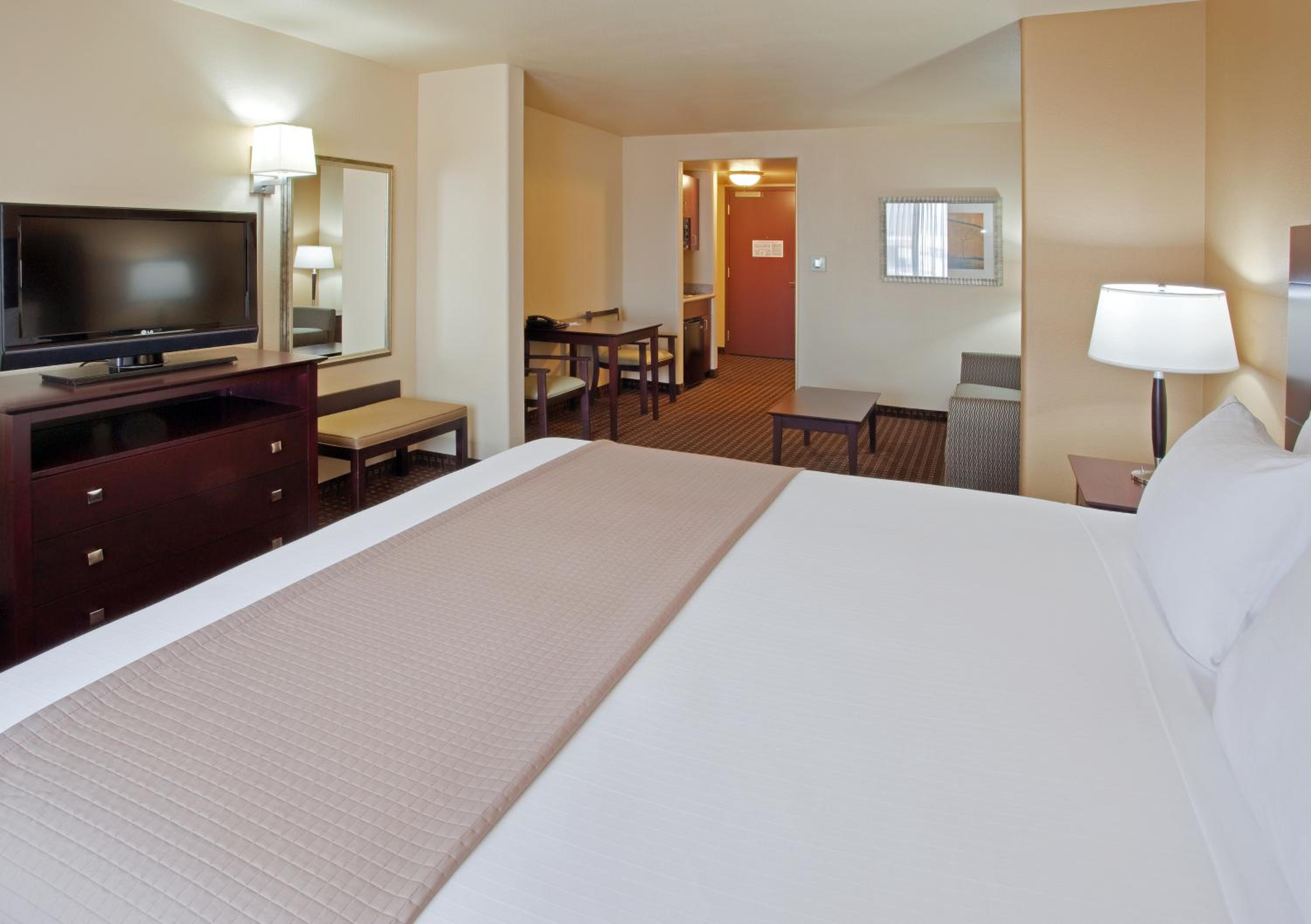Suite - Mobility Access/Hearing Accessible photo 2
