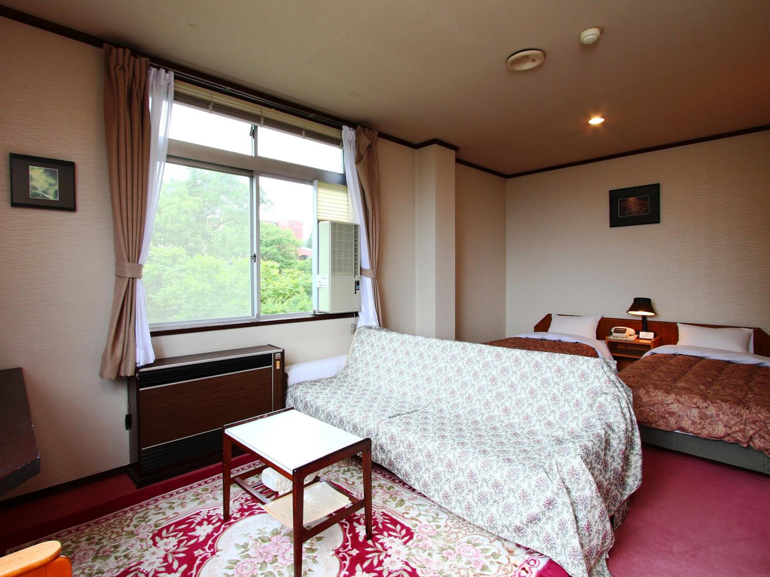 Twin Room - Photo 5