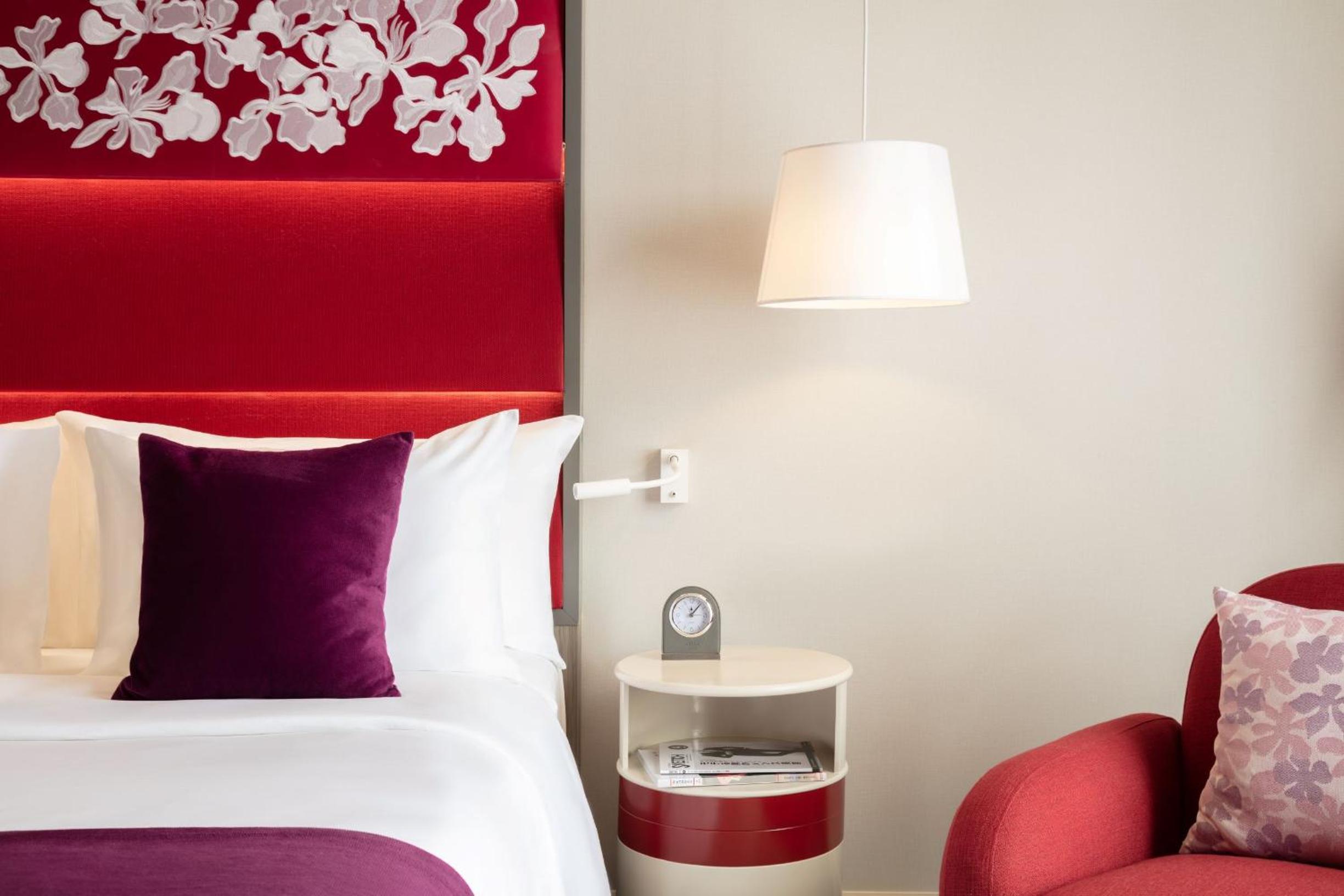 Deluxe King Suite - Privilege Lounge Access photo 3