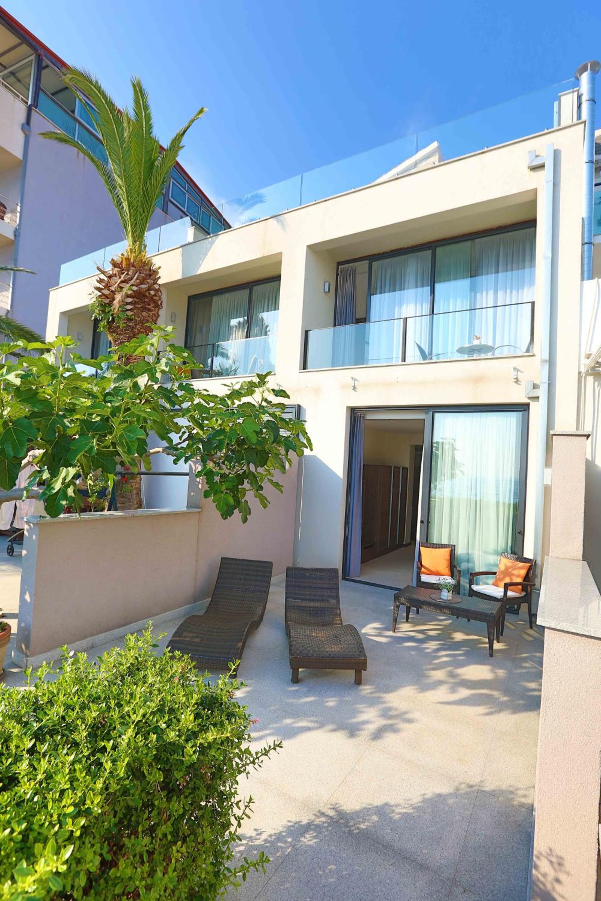 Deluxe Double or Twin Room with Sea View photo 2
