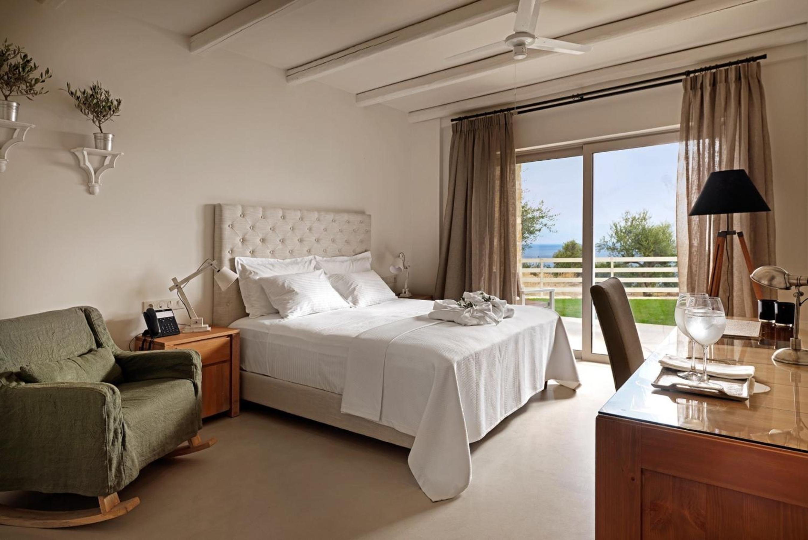 Executive Double Room with Sea View - Photo 8