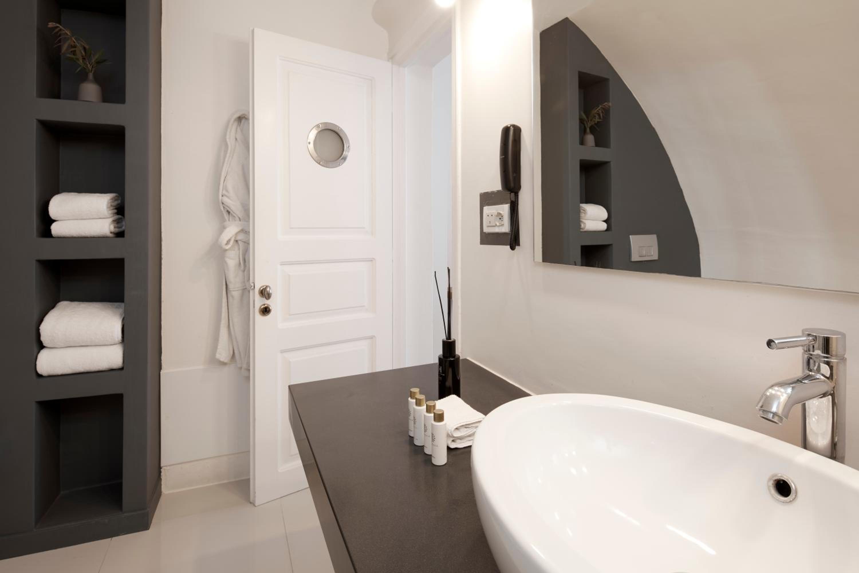 Triple Room with Caldera View photo 2