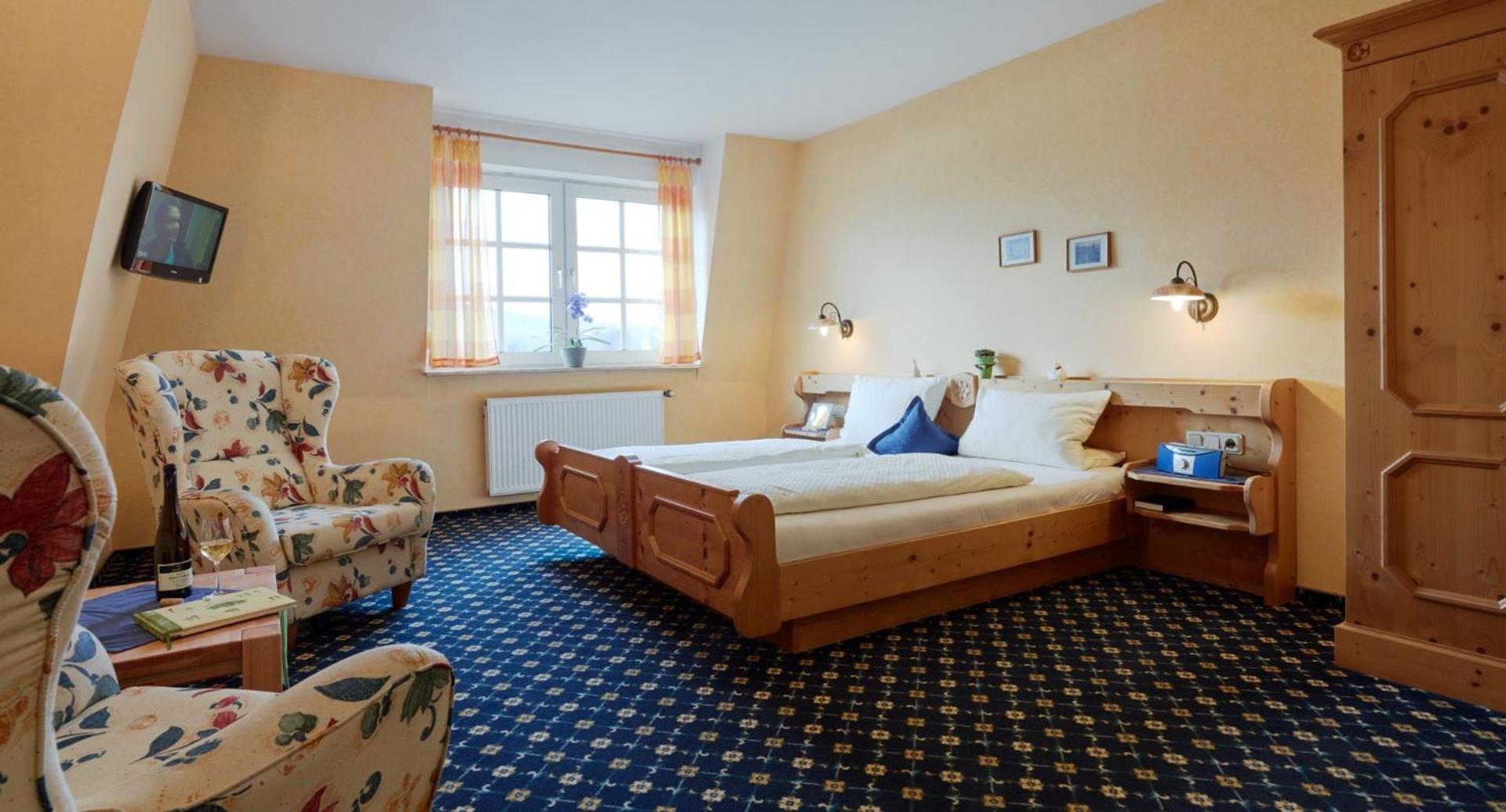 Double Room with Private Bathroom - Photo 4