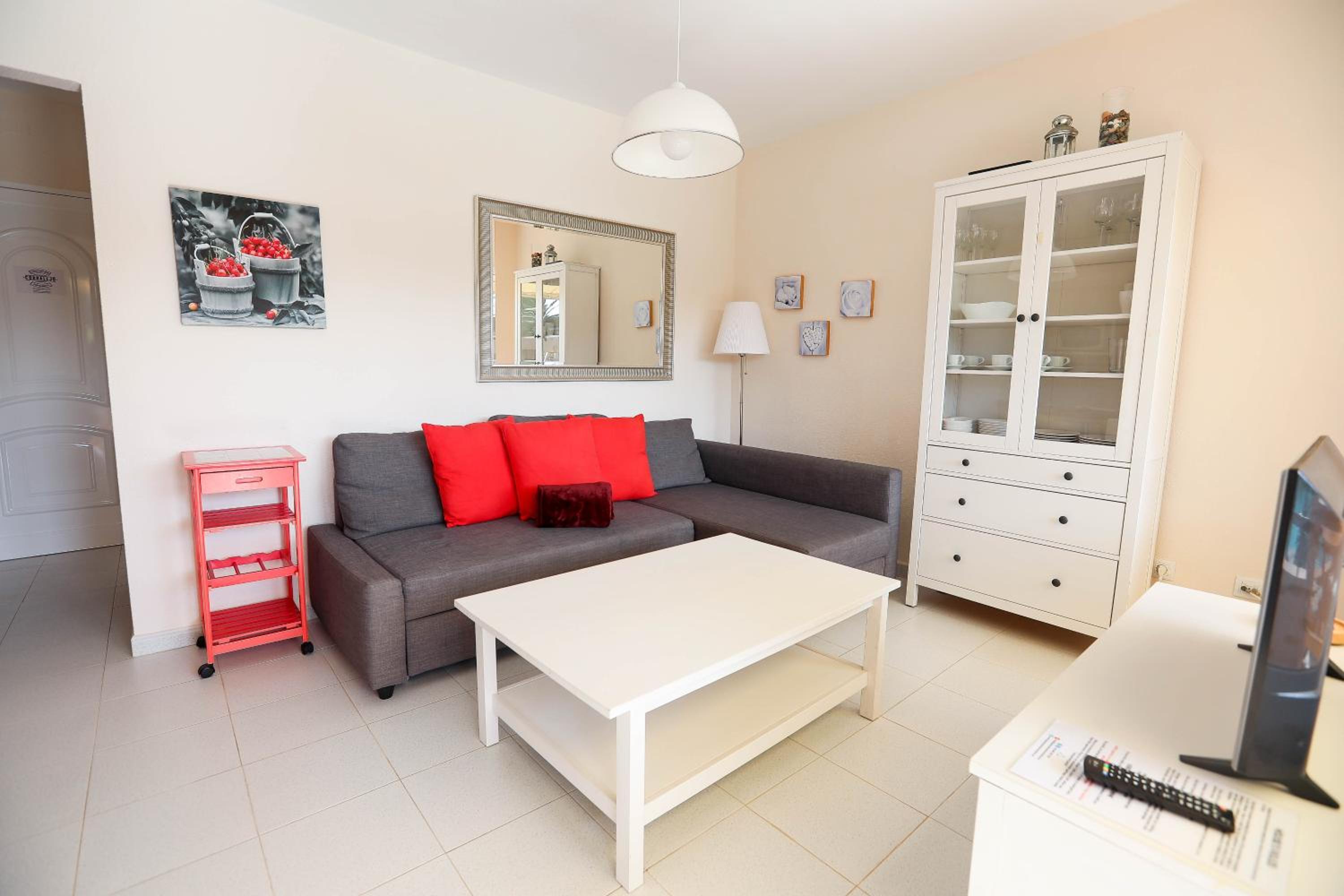 Apartamento con vista a la piscina