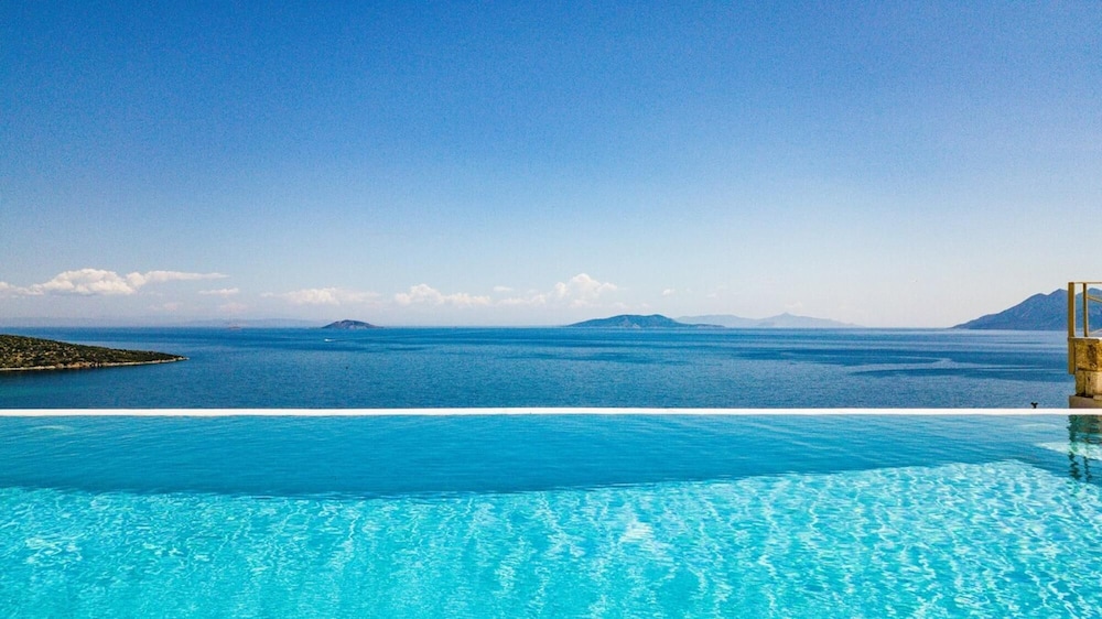 Villa photo 1