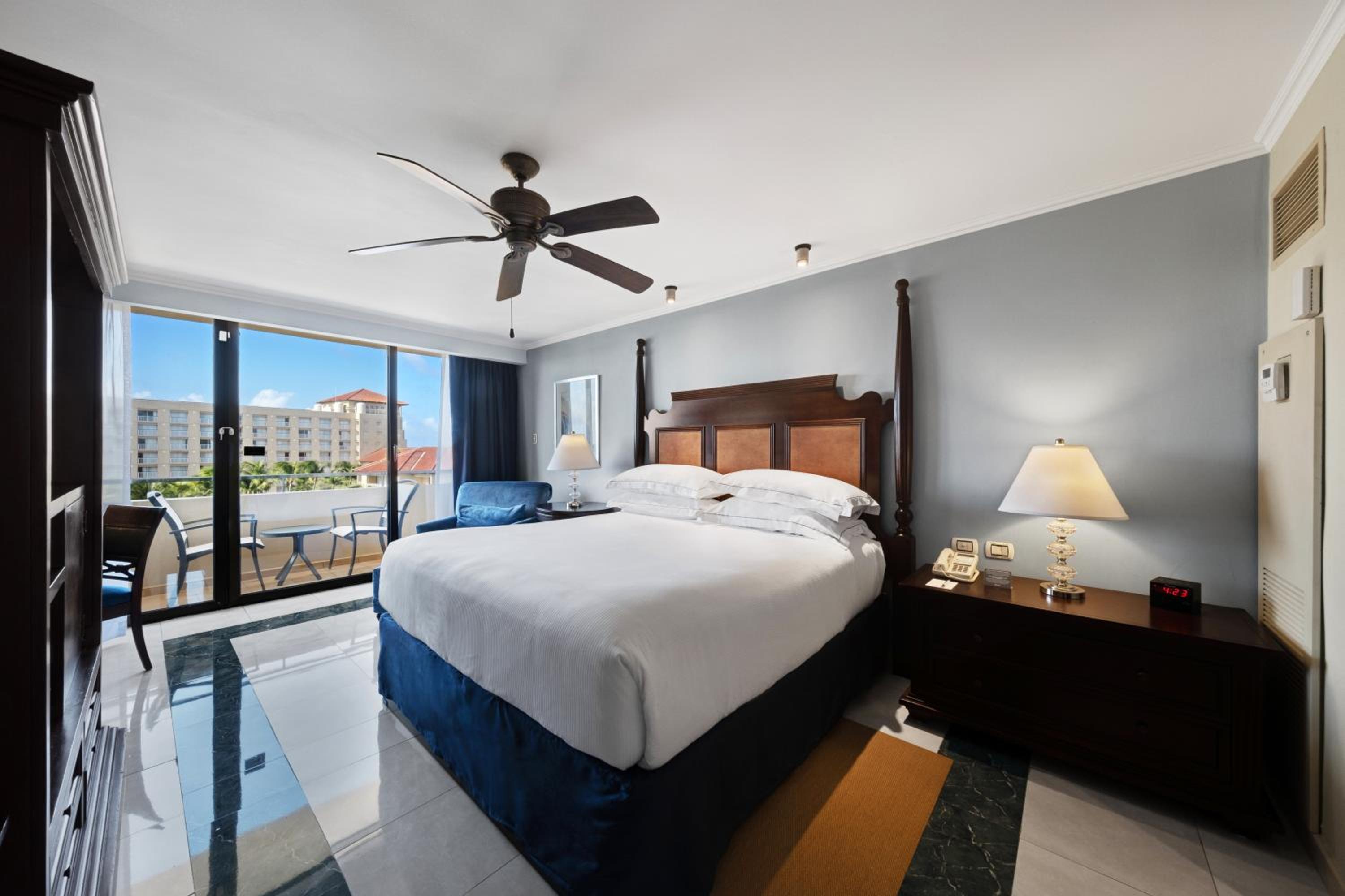 Royal Level Luxury Lateral Ocean View Room