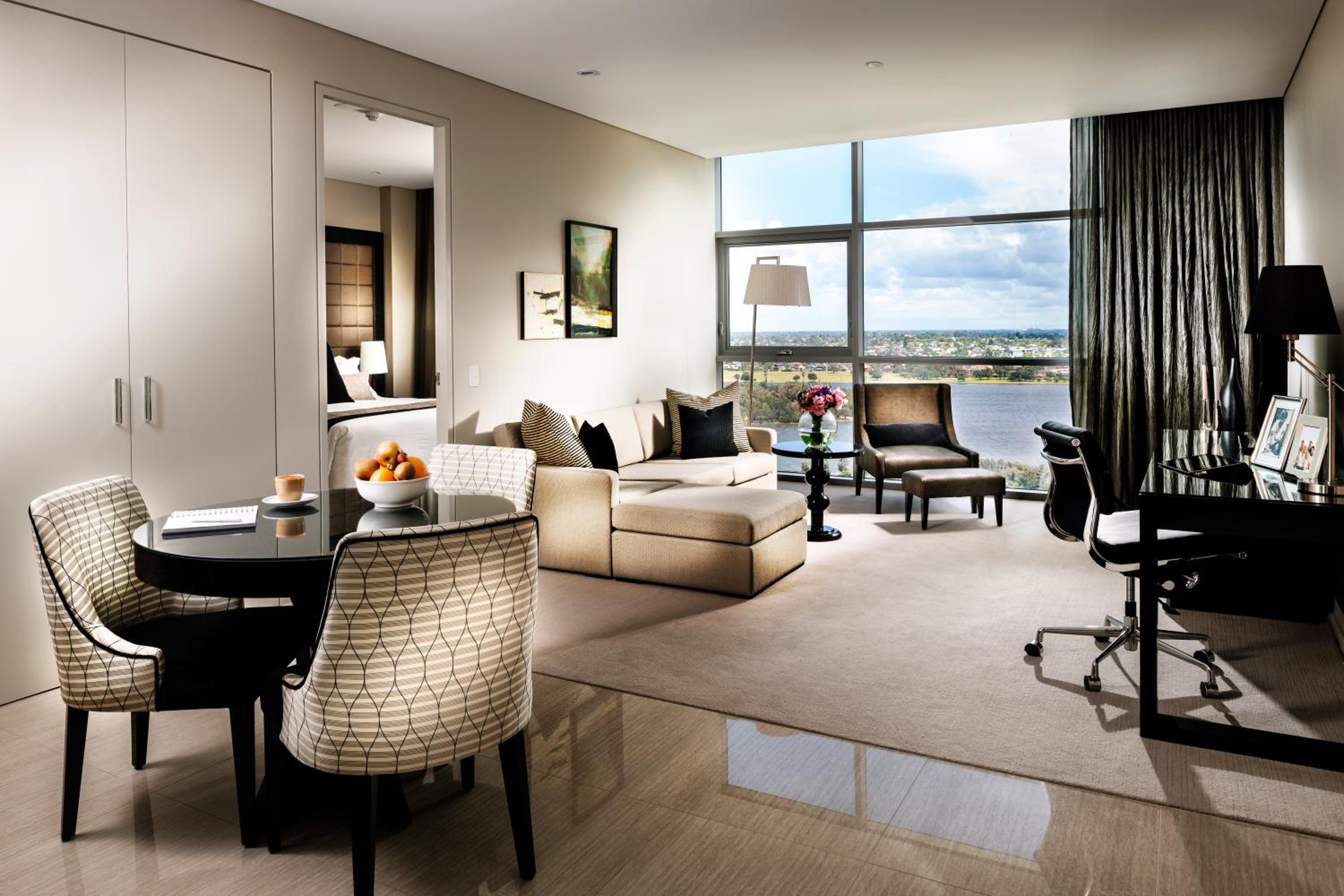 Executive One-Bedroom Apartment (Weekly Housekeeping) photo 1